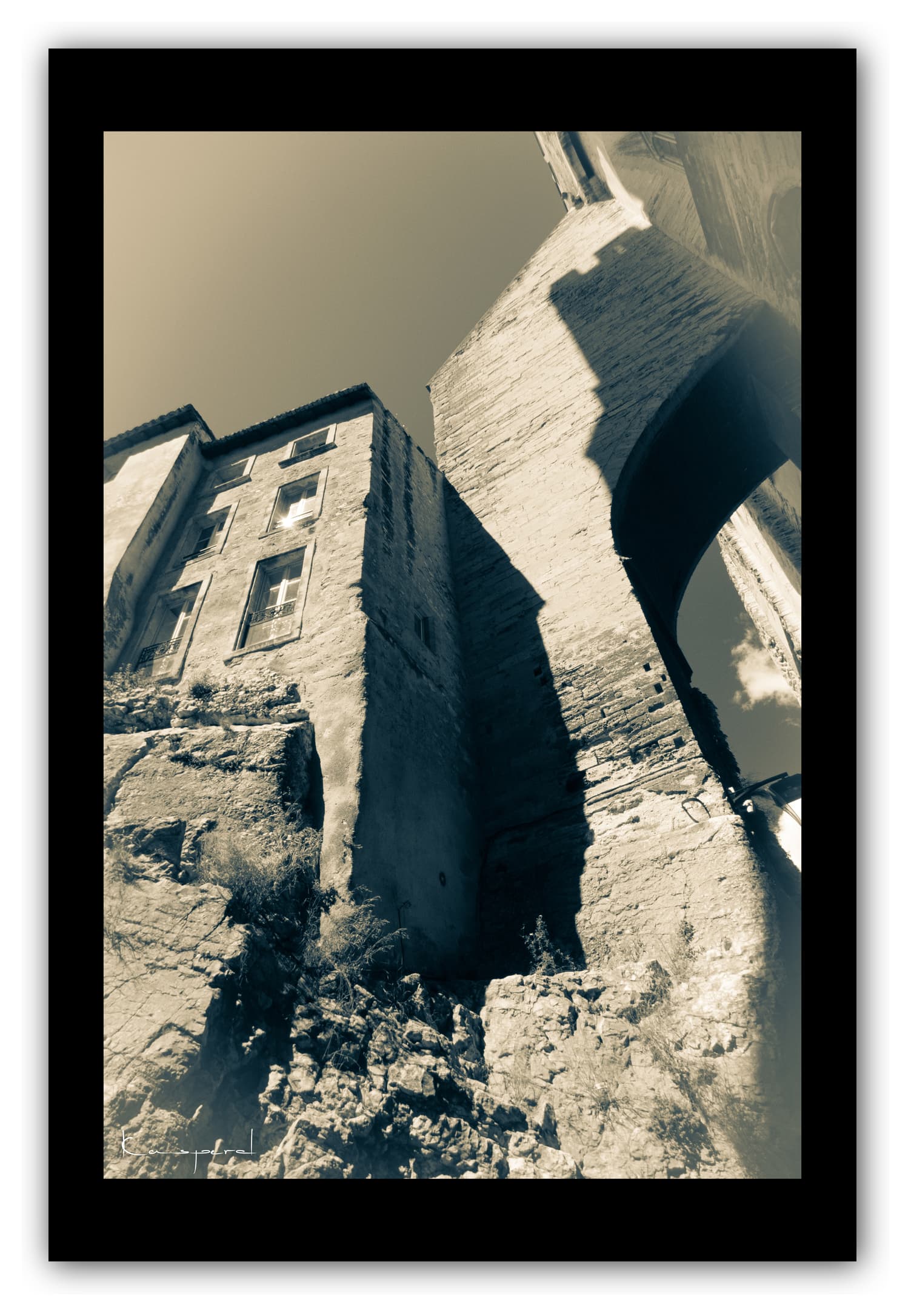 Poster Ruelle à Avignon (France). Affiches Formats 30x40 cm, 40x60 cm ou 50x70 cm. Impression sur Papier Photo. Décoration murale. Ville. Palais des Papes. Architecture.