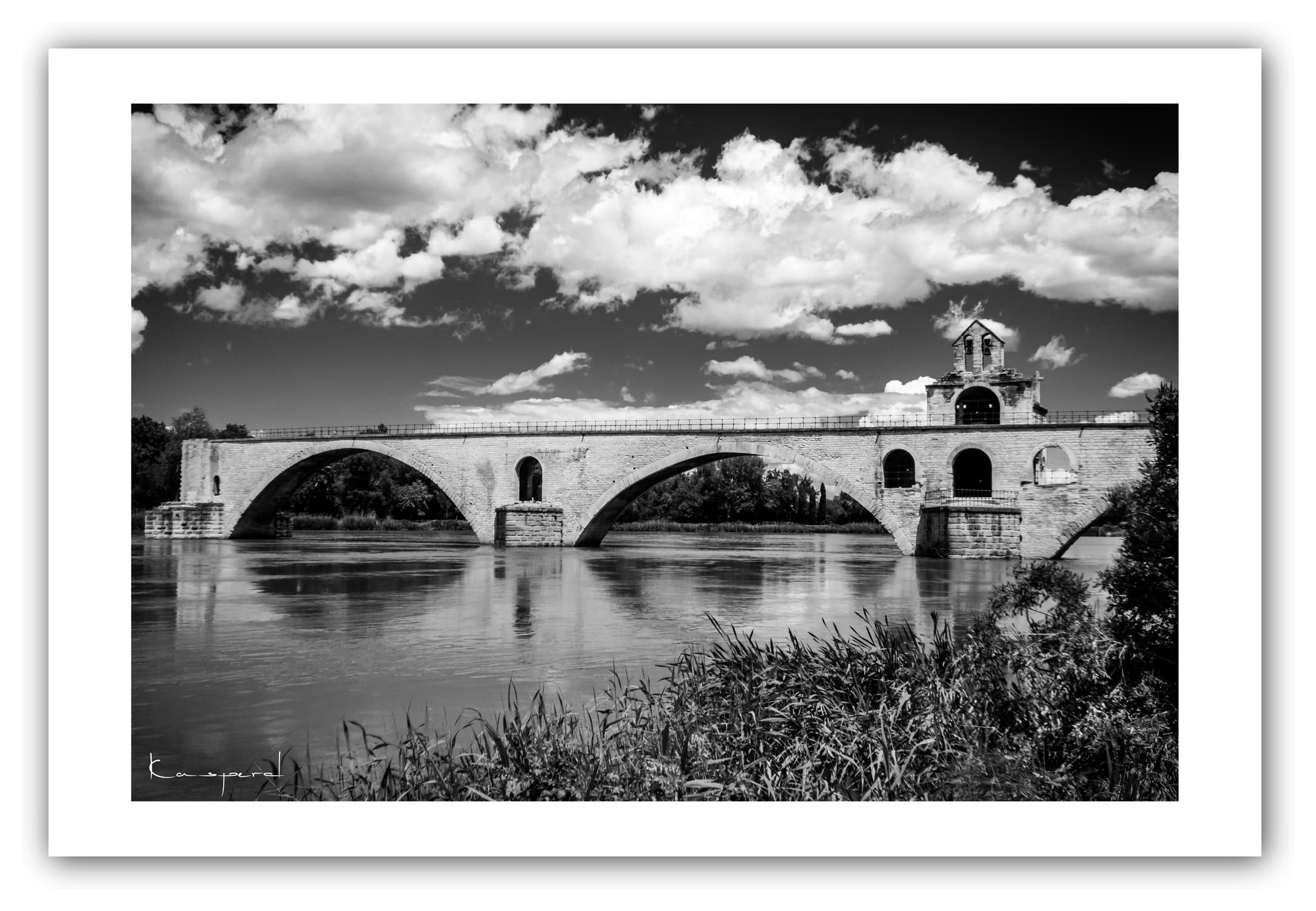 Poster Pont Bénezet - Avignon (France). Affiches Formats 30x40 cm, 40x60 cm ou 50x70 cm. Impression sur Papier Photo. Décoration murale. Ville. Pont. Architecture. Noir et Blanc.