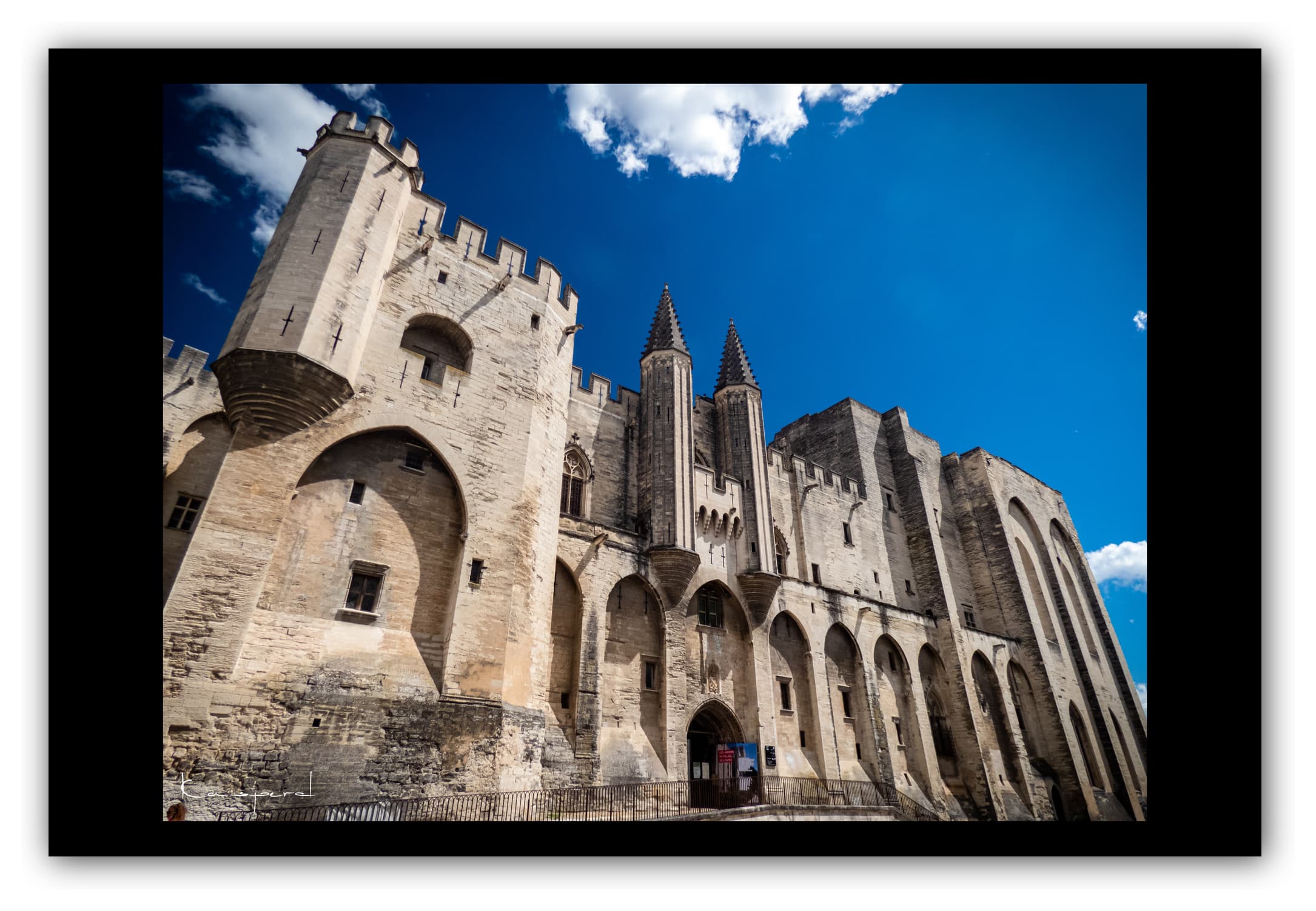 Poster Palais des Papes - Avignon (France). Affiches Formats 30x40 cm, 40x60 cm ou 50x70 cm. Impression sur Papier Photo. Décoration murale. Ville. Palais. Architecture.