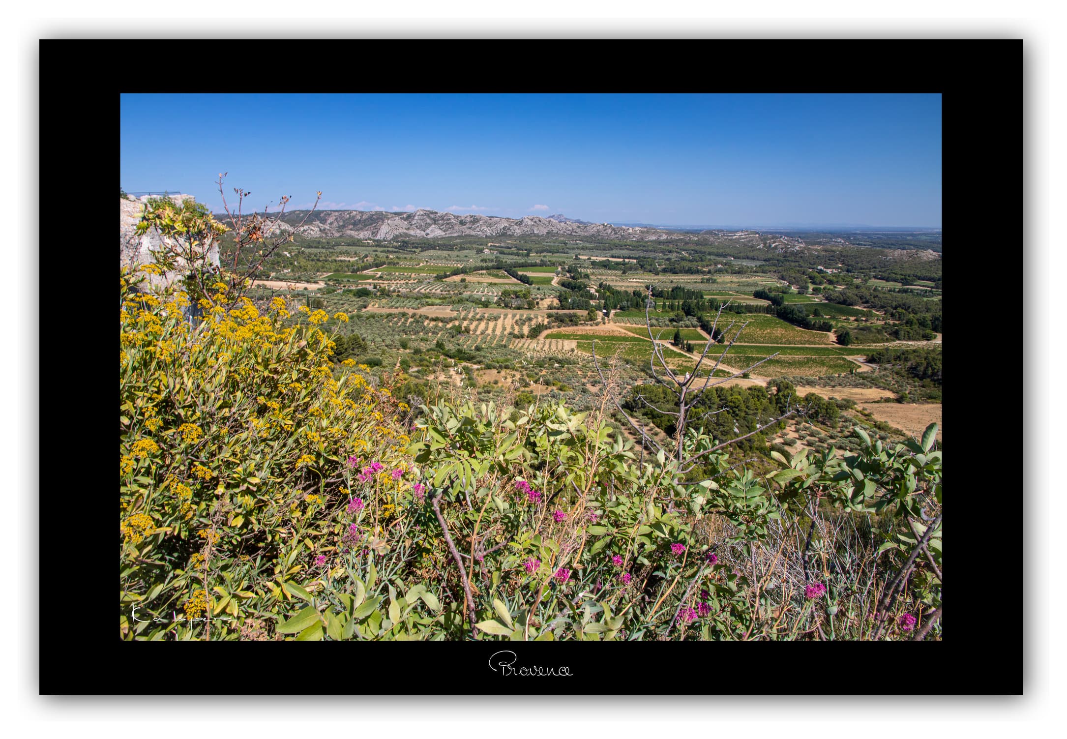 Poster Les Alpilles (Bouches du Rhône - France). Affiches Formats 30x40 cm, 40x60 cm ou 50x70 cm. Impression sur Papier Photo. Décoration murale. Village. Architecture.