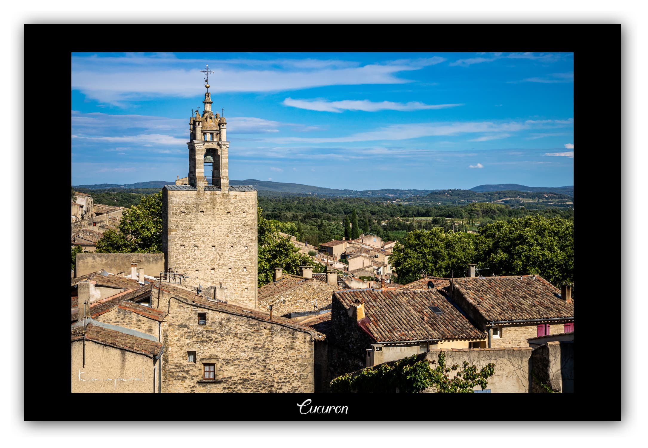 Poster Cucuron (Vaucluse - France). Affiches Formats 30x40 cm, 40x60 cm, 50x70 cm. Impression sur Papier Photo. Décoration murale. Village. Architecture.