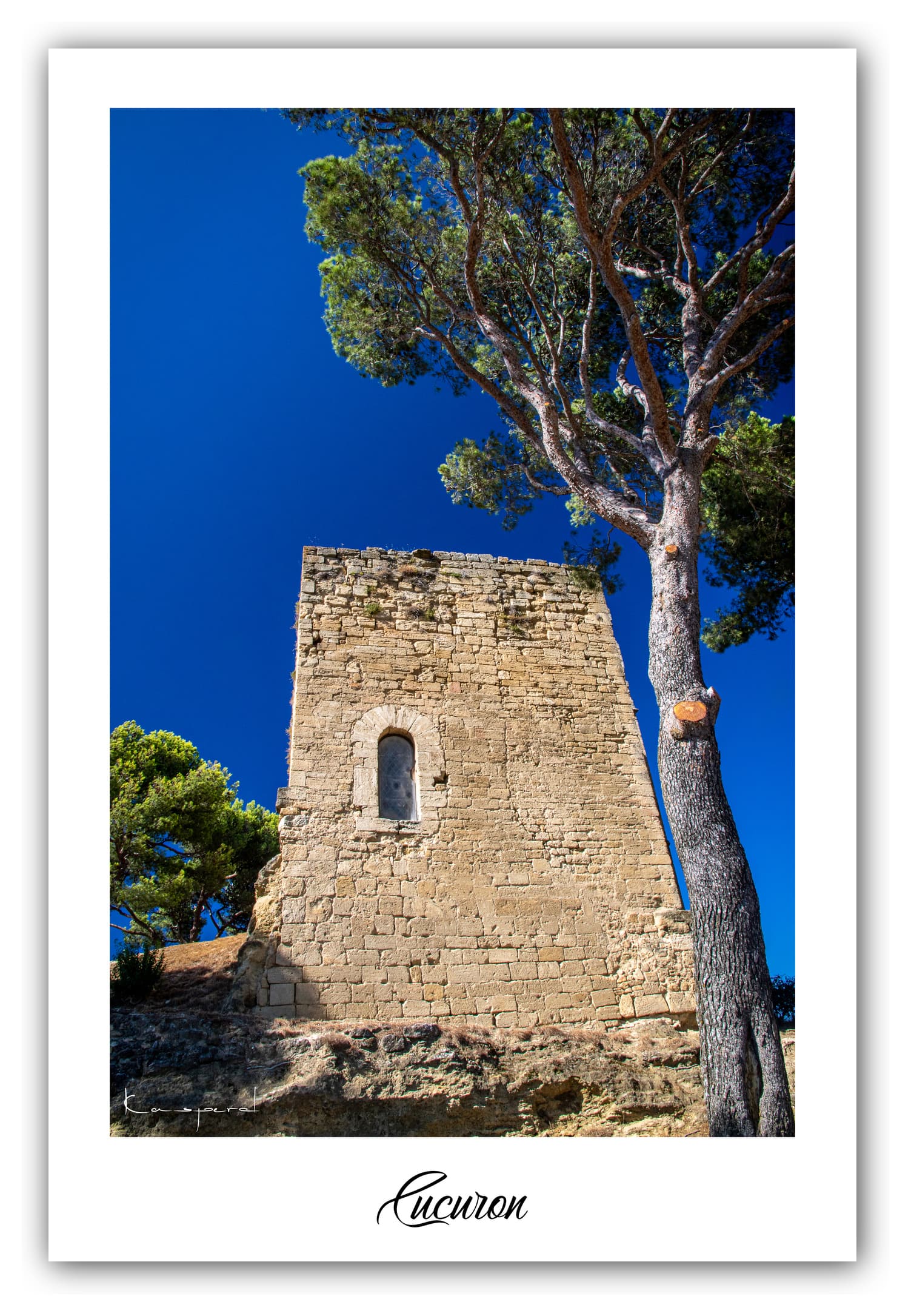 Poster Cucuron (Vaucluse - France). Affiches Formats 30x40 cm, 40x60 cm, 50x70 cm. Impression sur Papier Photo. Décoration murale. Village. Architecture.