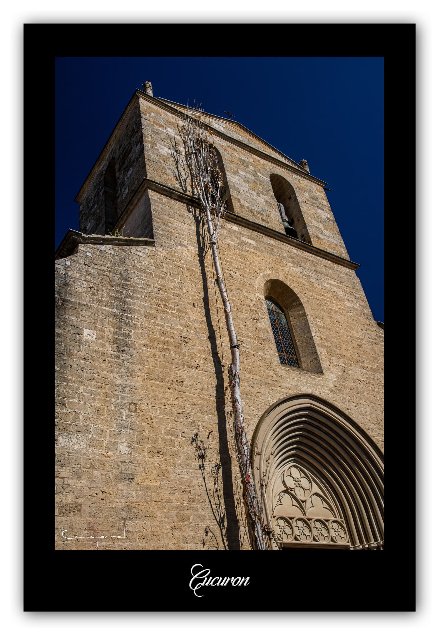 Poster Cucuron (Vaucluse - France). Affiches Formats 30x40 cm, 40x60 cm, 50x70 cm. Impression sur Papier Photo. Décoration murale. Village. Architecture.