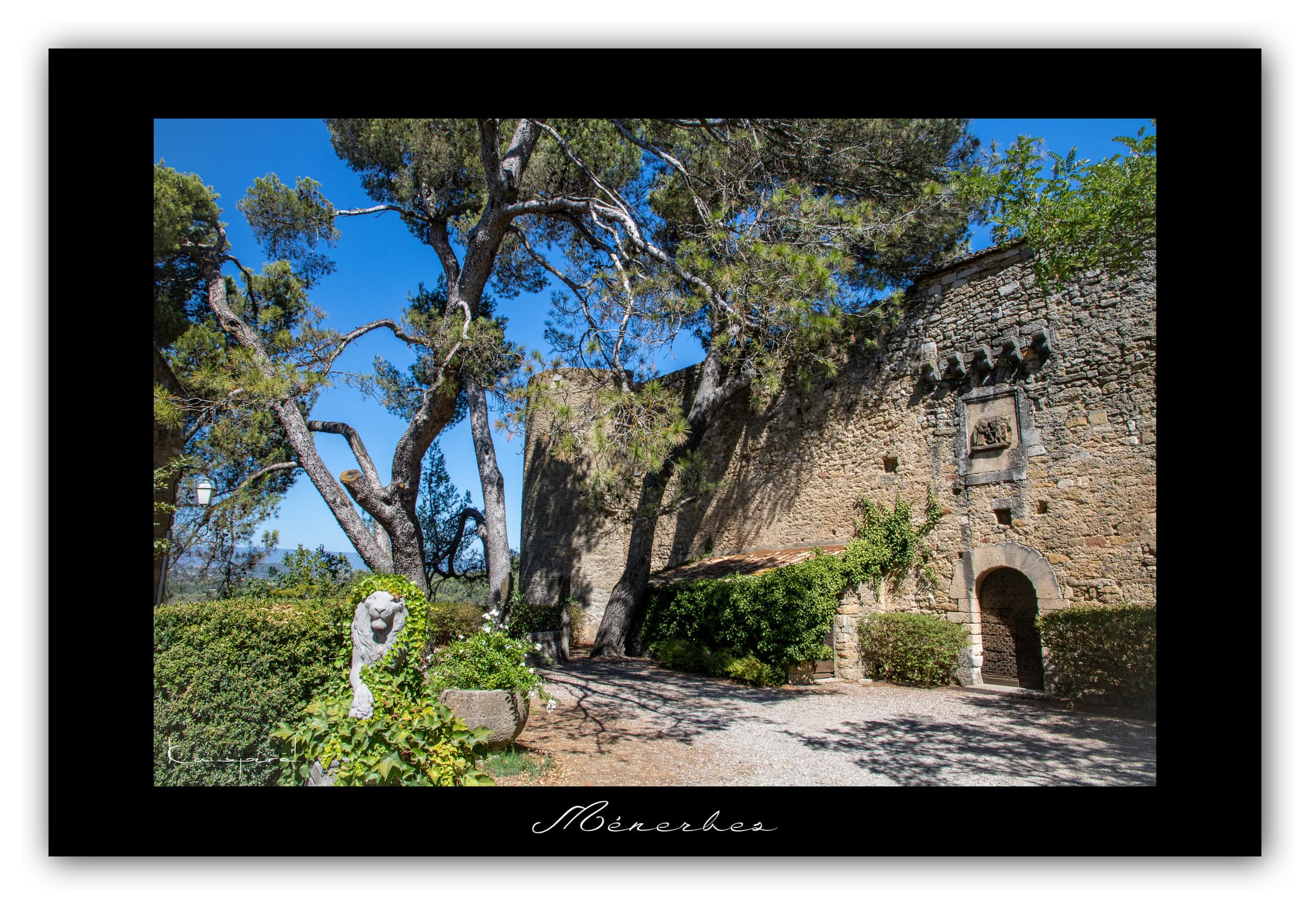Poster Ménerbes (Vaucluse - France). Affiches Formats 30x40 cm, 40x60 cm, 50x70 cm. Impression sur Papier Photo. Décoration murale. Village. Architecture.