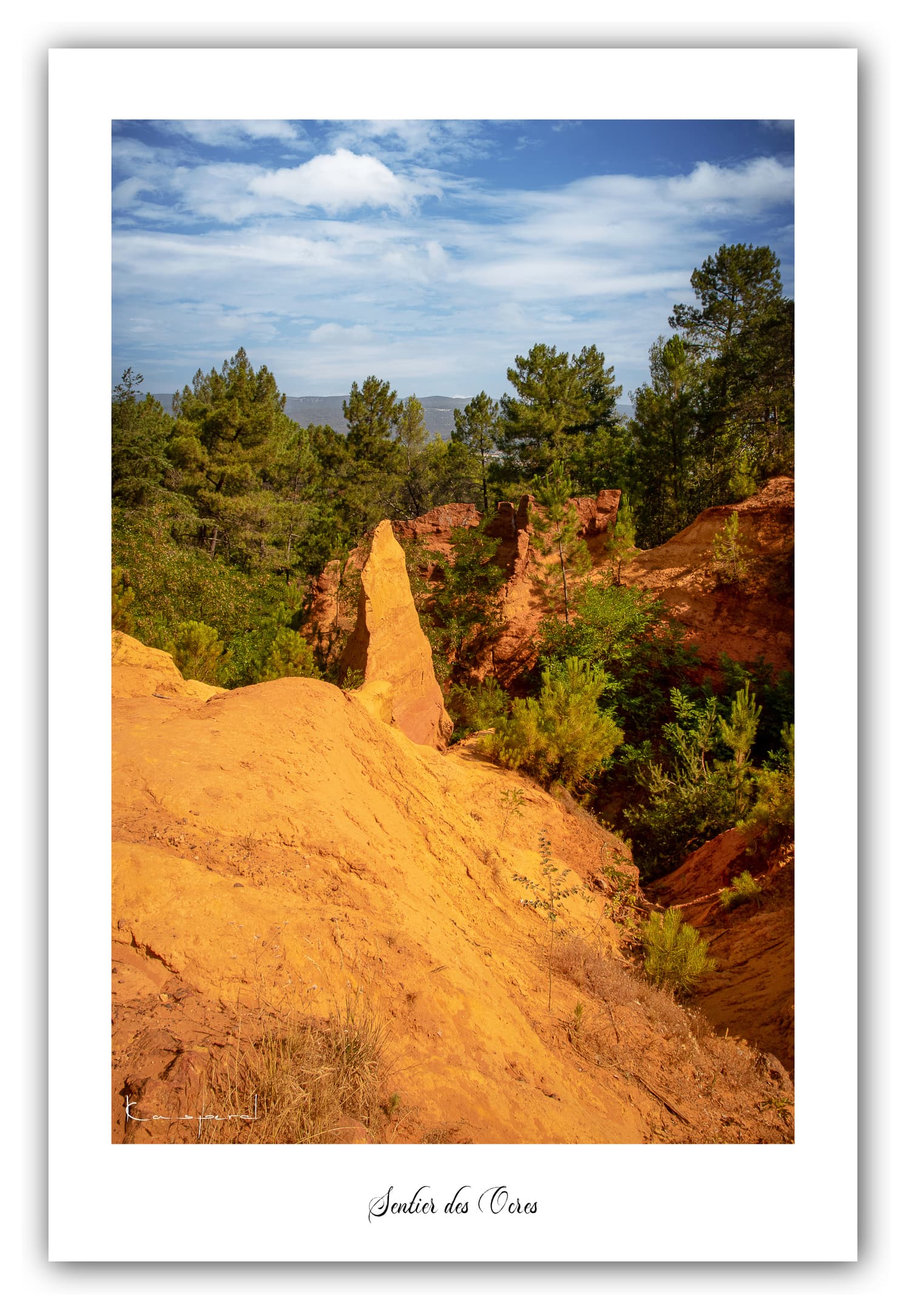 Poster Roussillon (Vaucluse - France). Affiches Formats 30x40 cm, 40x60 cm ou 50x70 cm. Impression sur Papier Photo. Décoration murale. Paysage. Couleur.