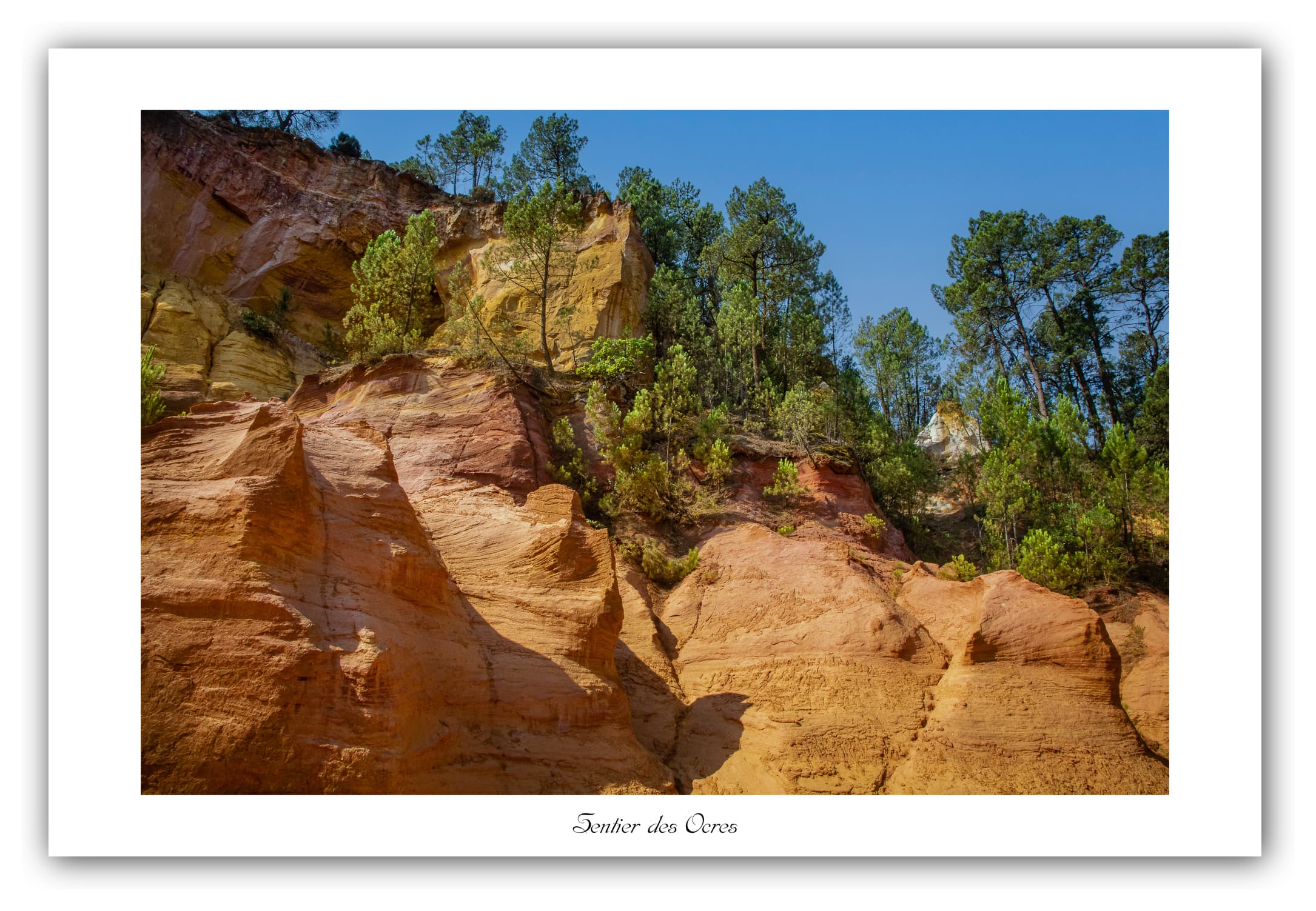 Poster Roussillon (Vaucluse - France). Affiches Formats 30x40 cm, 40x60 cm ou 50x70 cm. Impression sur Papier Photo. Décoration murale. Paysage. Couleur.