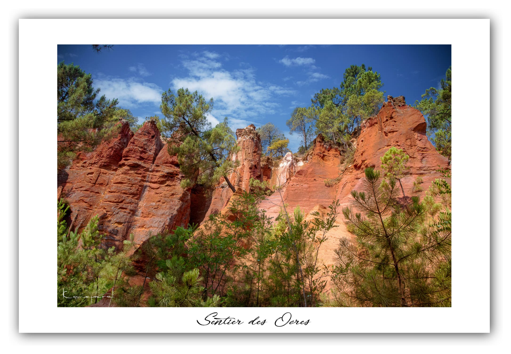 Poster Roussillon (Vaucluse - France). Affiches Formats 30x40 cm, 40x60 cm ou 50x70 cm. Impression sur Papier Photo. Décoration murale. Paysage. Couleur.