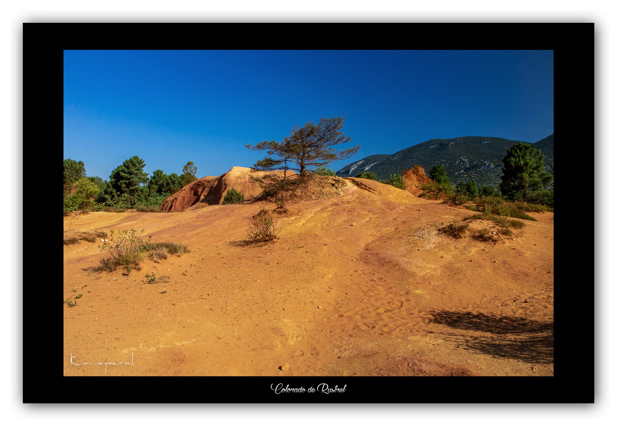 Poster Colorado de Rustrel (Vaucluse - France). Affiches Formats 30x40 cm, 40x60 cm ou 50x70 cm. Impression sur Papier Photo. Décoration murale. Paysage. Couleur.