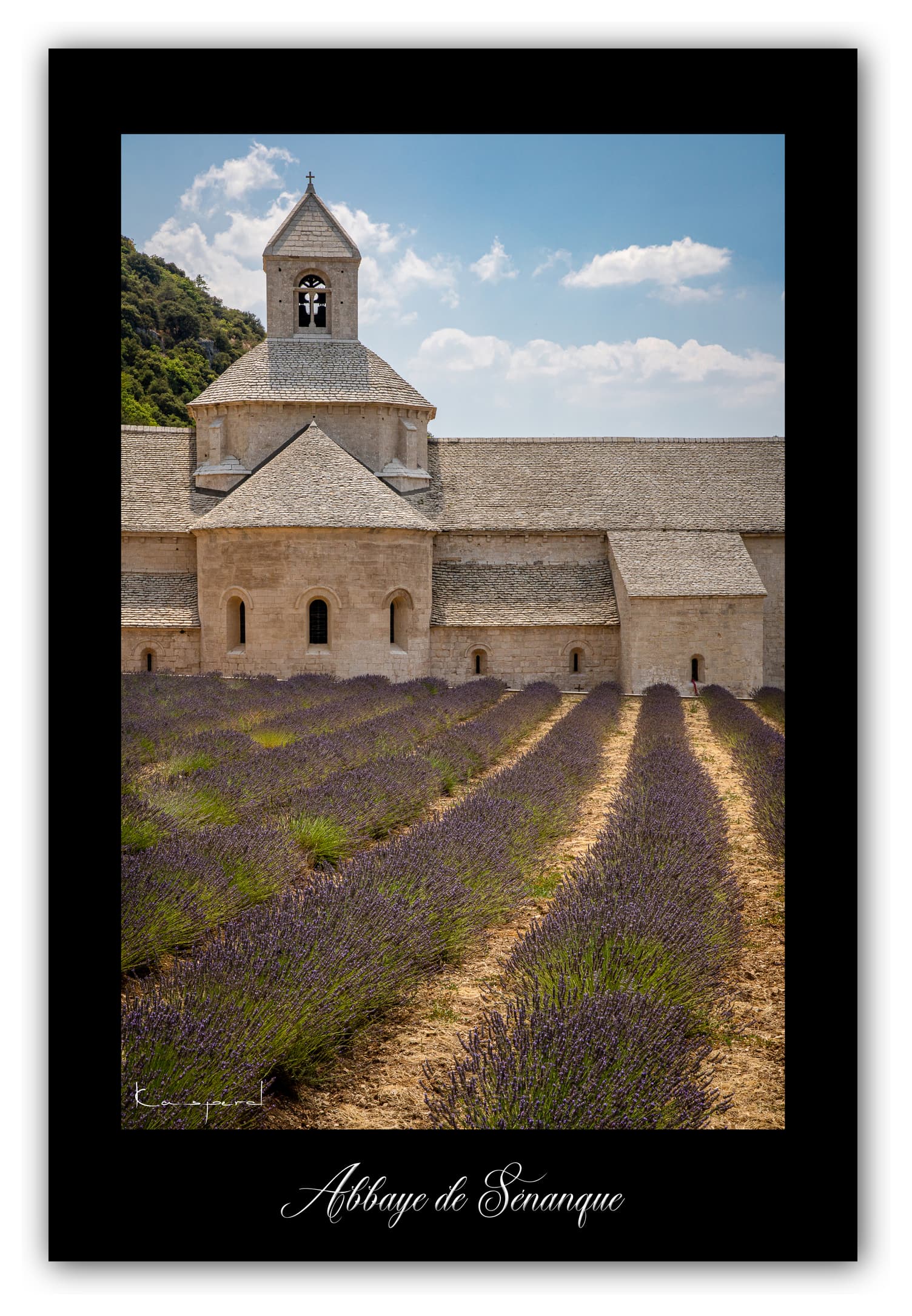 Poster Abbaye de Sénanque (Vaucluse - France). Affiches Formats 30x40 cm, 40x60 cm, 50x70 cm. Impression sur Papier Photo. Décoration murale. Eglise. Architecture.