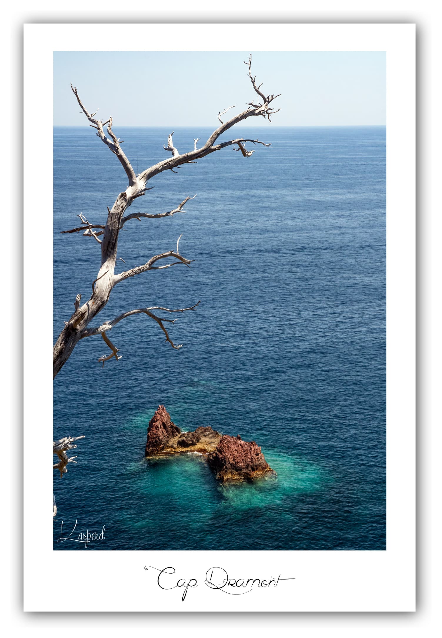 Poster Cap Dramont - Var (France). Affiches Formats 30x40 cm, 40x60 cm ou 50x70 cm. Impression sur Papier Photo. Décoration murale. Nature. Paysage. Mer. Panorama.