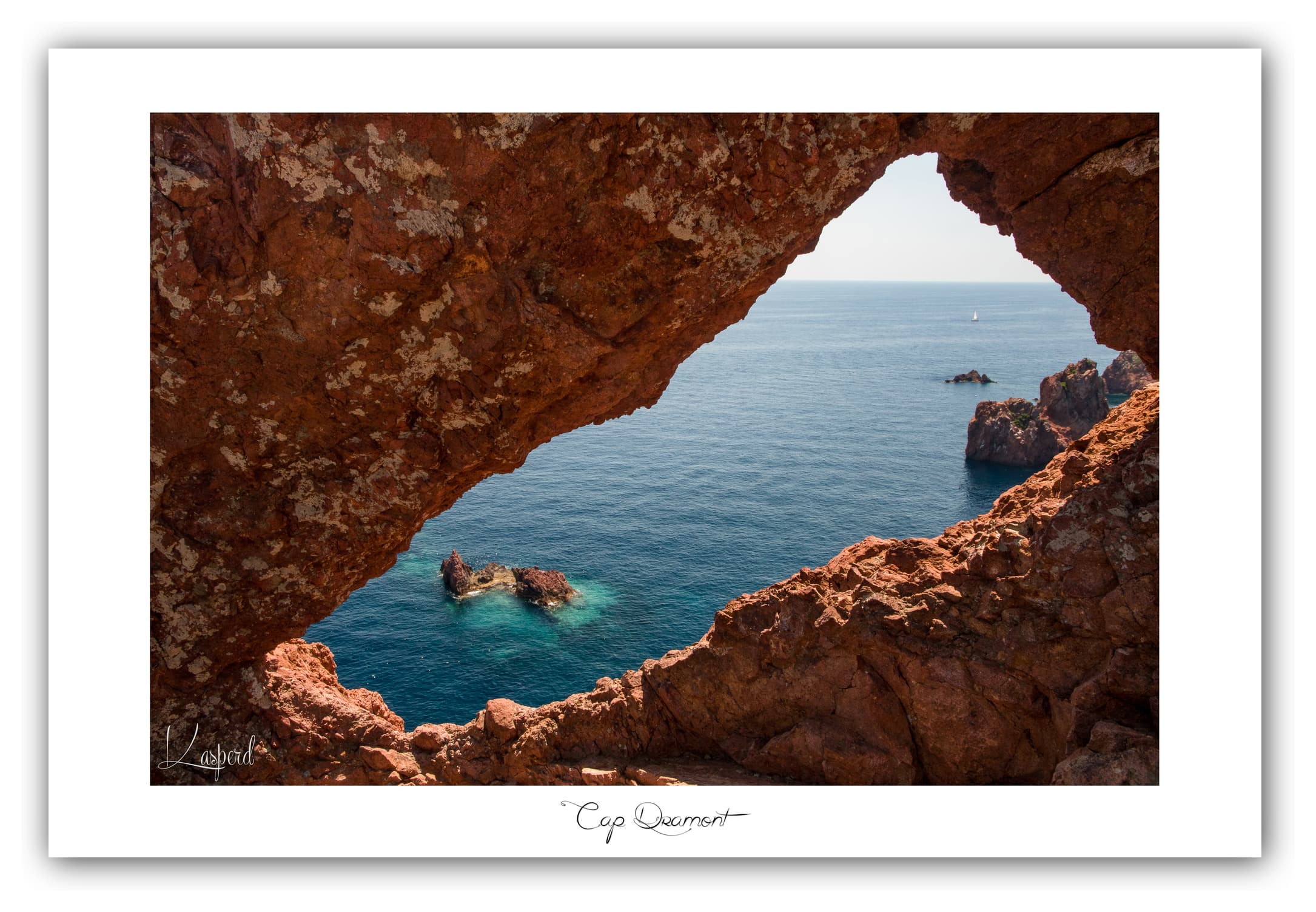 Poster Cap Dramont - Var (France). Affiches Formats 30x40 cm, 40x60 cm ou 50x70 cm. Impression sur Papier Photo. Décoration murale. Nature. Paysage. Panorama. Mer.