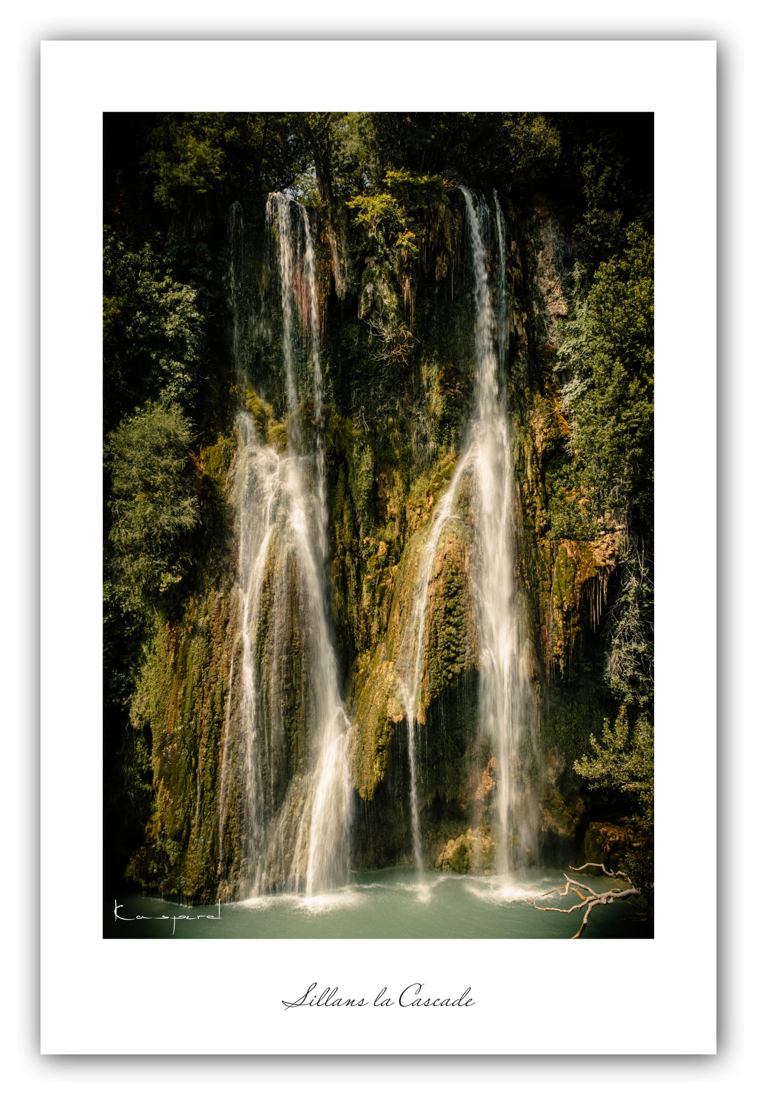 Poster Sillans la Cascade (Var - France). Affiches Formats 30x40 cm, 40x60 cm ou 50x70 cm. Impression sur Papier Photo. Décoration murale. Paysage. Pop Color.