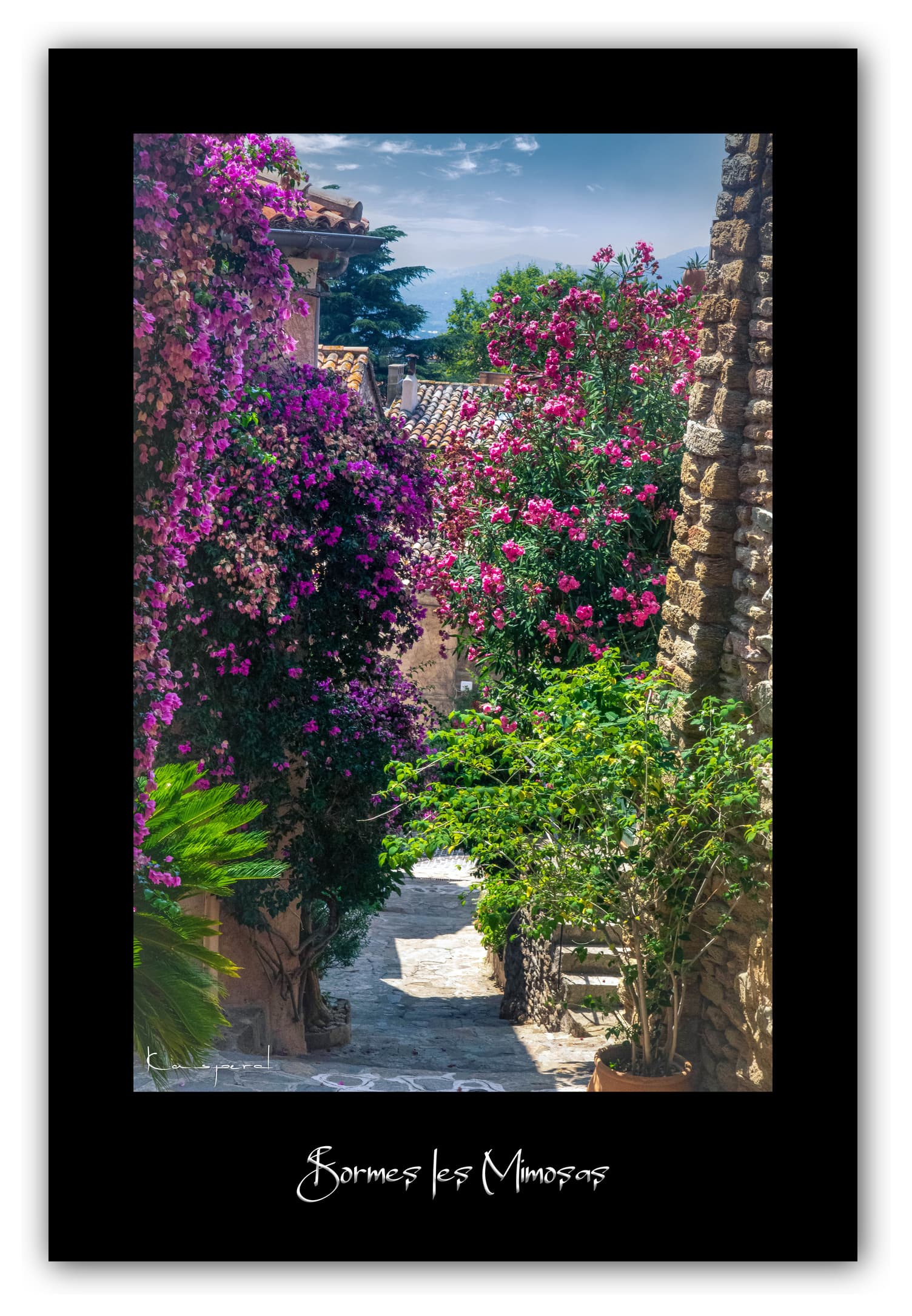 Poster Bormes les Mimosas (Var - France). Affiches Formats 30x40 cm, 40x60 cm ou 50x70 cm. Impression sur Papier Photo. Décoration murale. Village. Architecture.