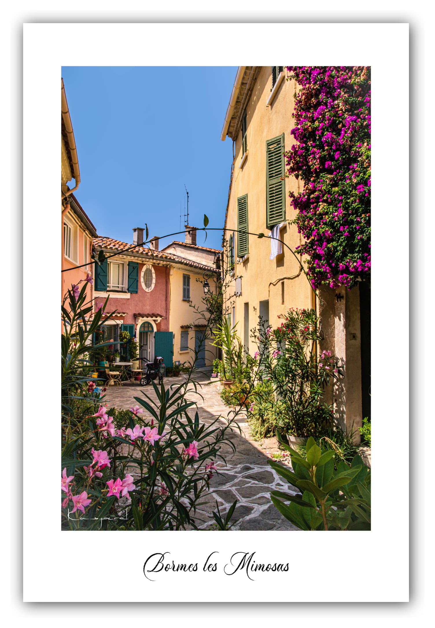 Poster Bormes les Mimosas (Var - France). Affiches Formats 30x40 cm, 40x60 cm ou 50x70 cm. Impression sur Papier Photo. Décoration murale. Village. Architecture.