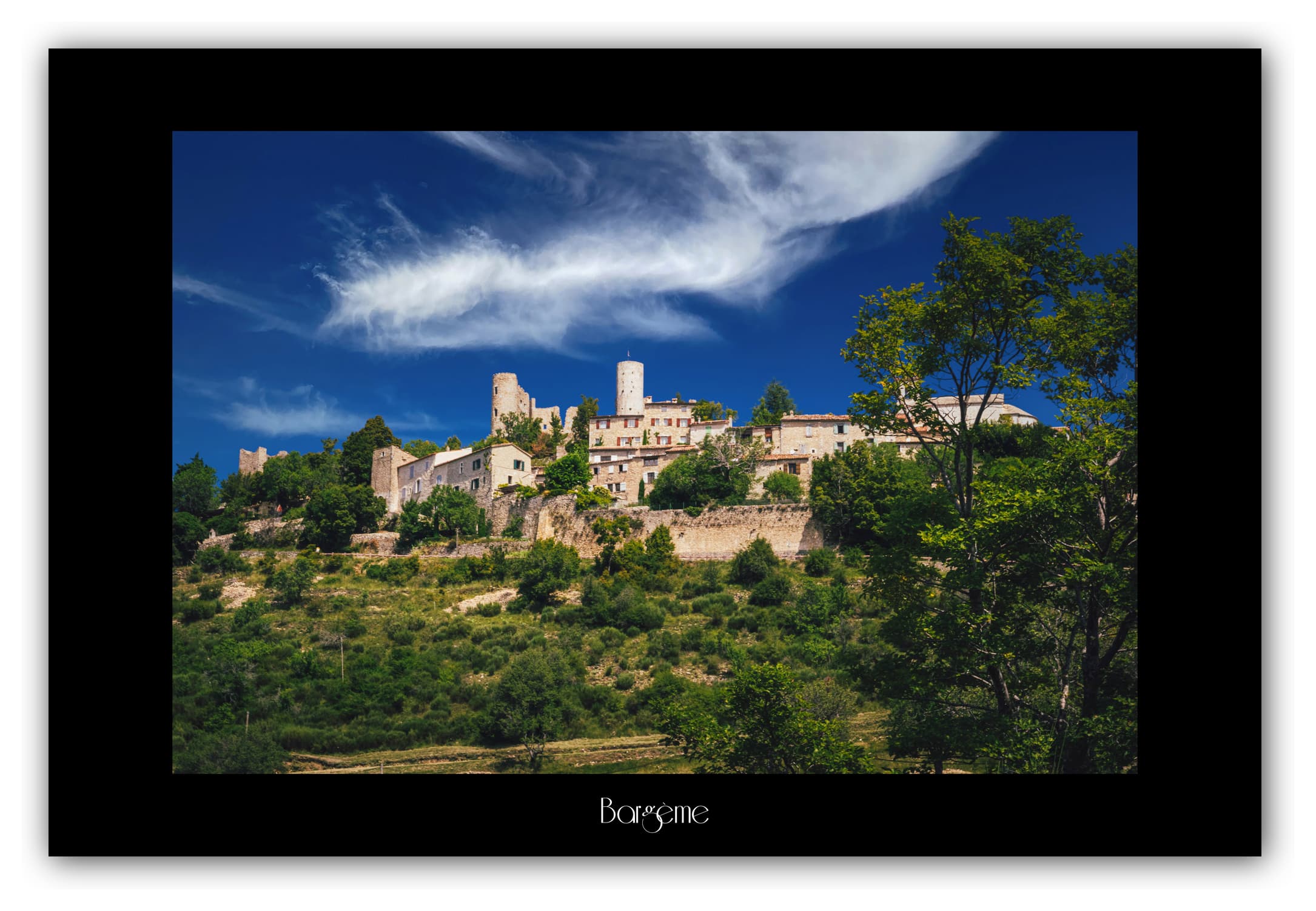 Poster Bargème (Var - France). Affiches Formats 30x40 cm, 40x60 cm ou 50x70 cm. Impression sur Papier Photo. Décoration murale. Paysage. Pop Color.