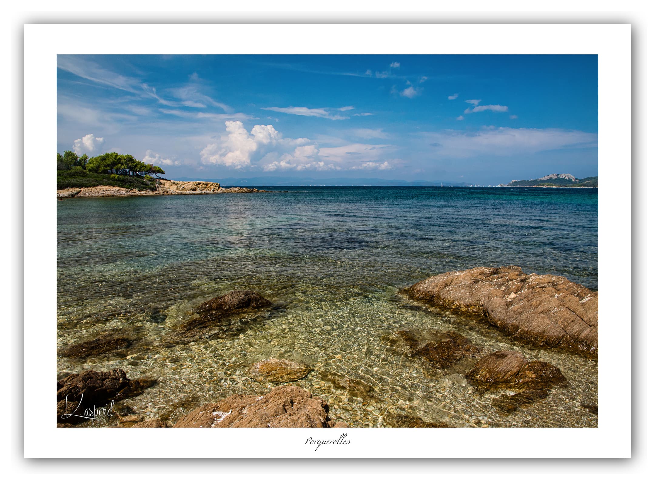 Poster Porquerolles (Var - France). Affiches Formats 30x40 cm, 40x60 cm ou 50x70 cm. Impression sur Papier Photo. Décoration murale. Paysage. Pop Color.