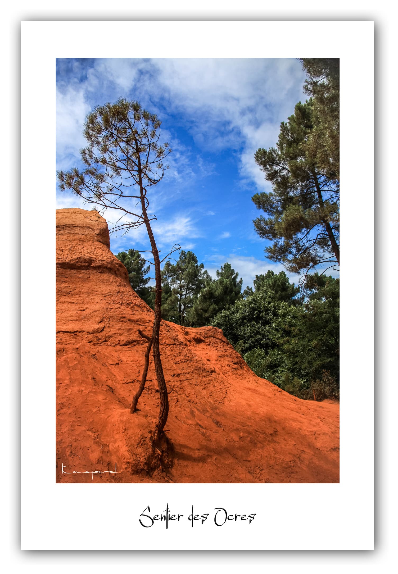 Poster Sentier des Ocres (Vaucluse - France). Affiches Formats 30x40 cm, 40x60 cm ou 50x70 cm. Impression sur Papier Photo. Décoration murale. Paysage. Pop Color.