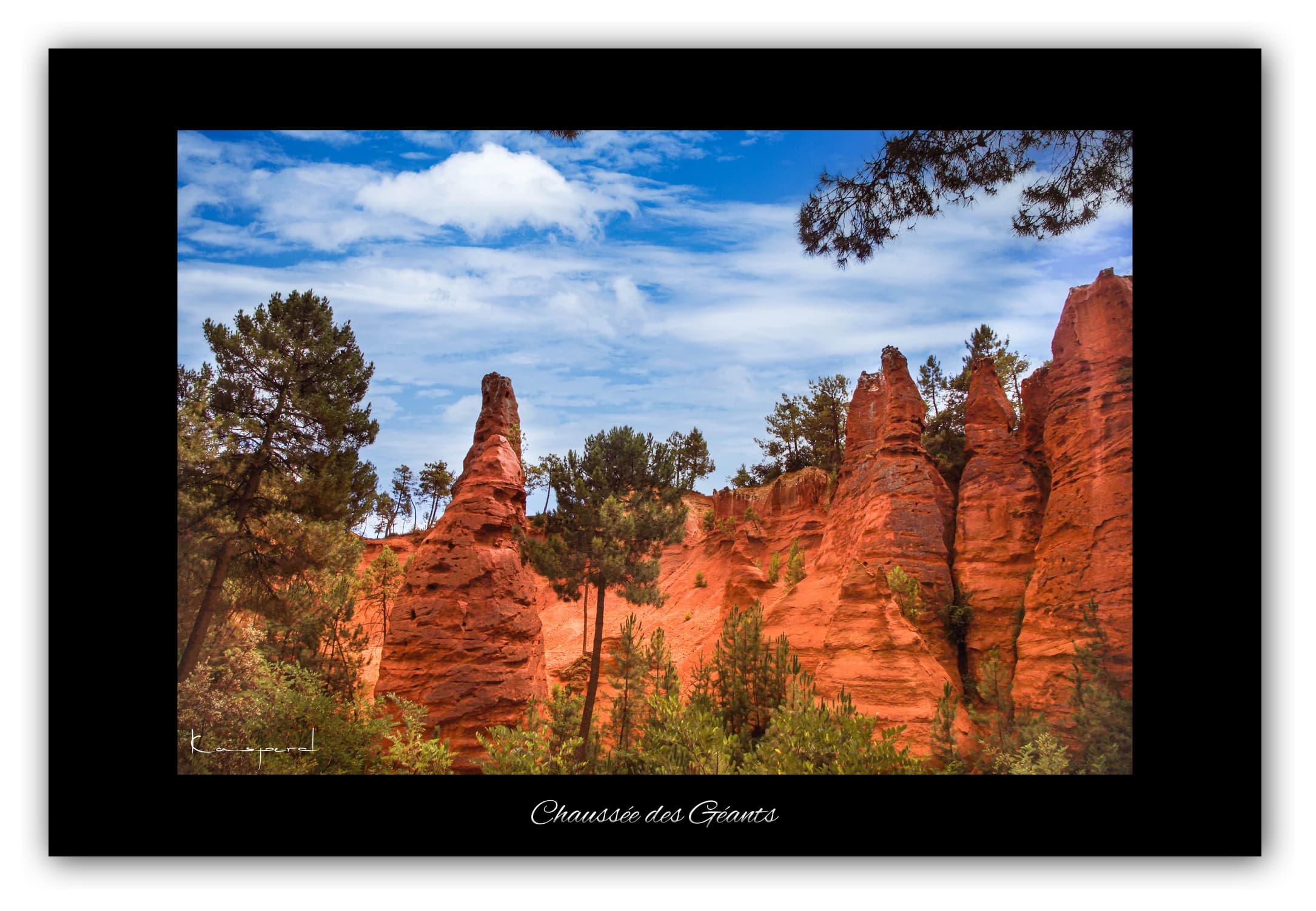 Poster Sentier des Ocres (Vaucluse - France). Affiches Formats 30x40 cm, 40x60 cm ou 50x70 cm. Impression sur Papier Photo. Décoration murale. Paysage. Pop Color.
