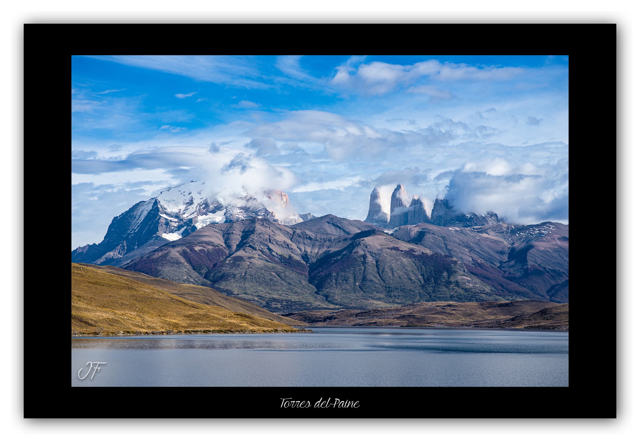 Poster Torres Del Paine (Chili). Affiches Formats 30x40 cm, 40x60 cm ou 50x70 cm. Impression sur Papier Photo. Décoration murale. Nature. Paysage. Panorama. Montagne.