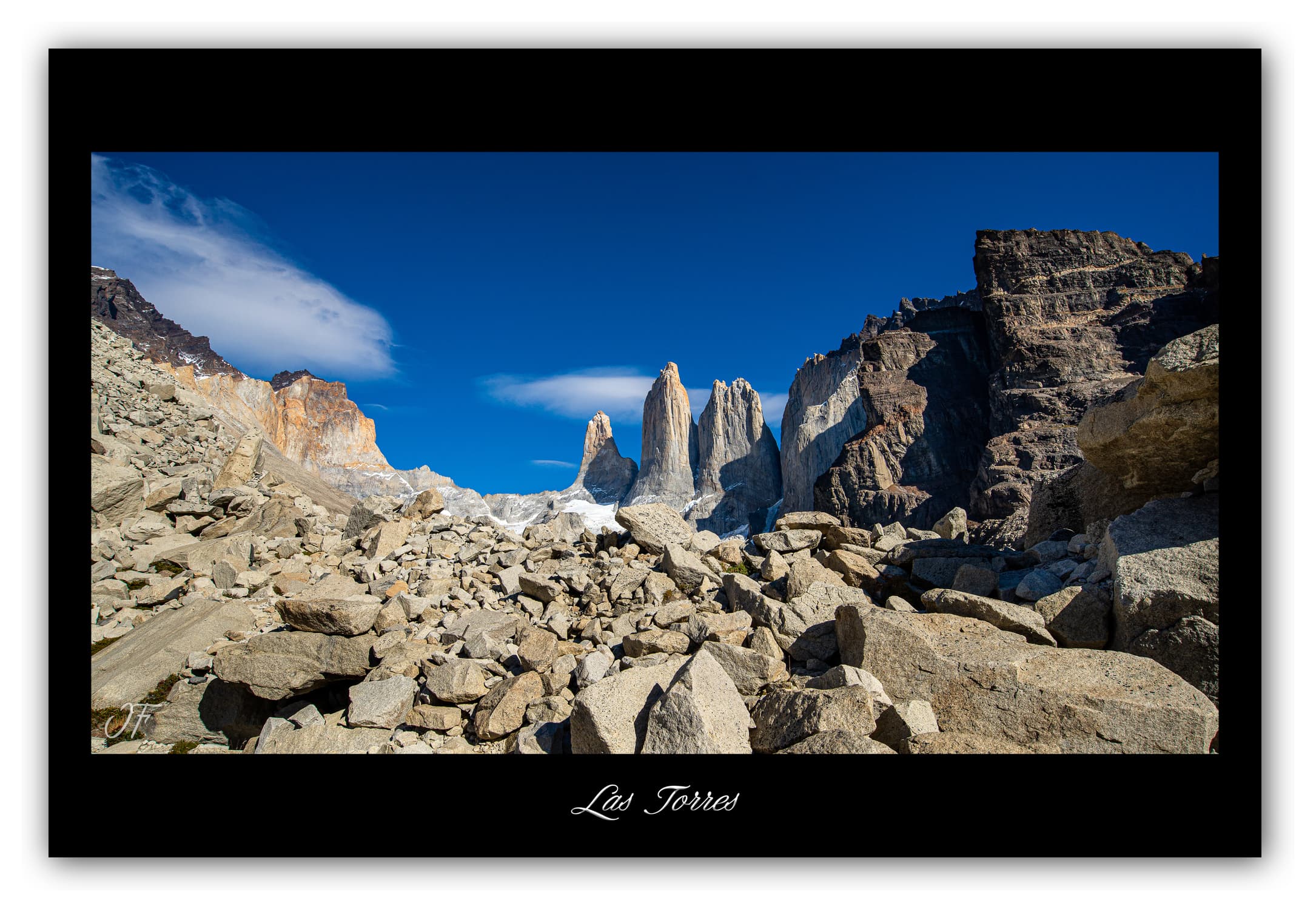 Poster Las Torres (Chili). Affiches Formats 30x40 cm, 40x60 cm ou 50x70 cm. Impression sur Papier Photo. Décoration murale. Nature. Paysage. Panorama. Montagne.