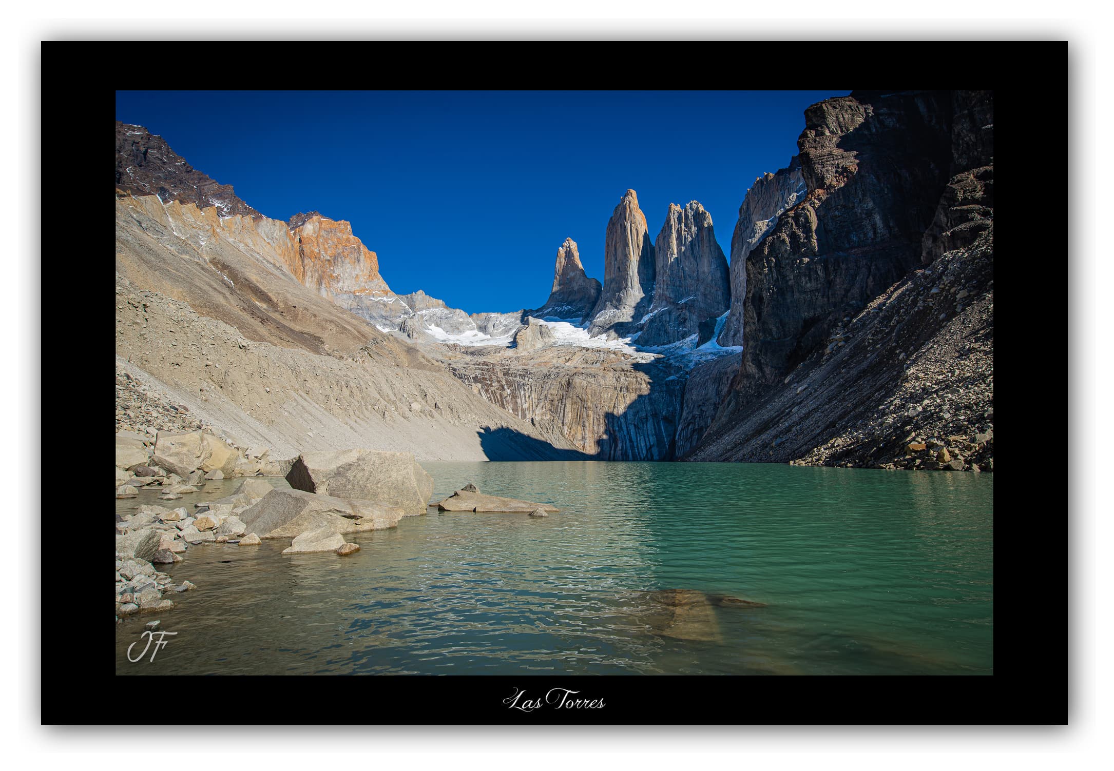 Poster Las Torres (Chili). Affiches Formats 30x40 cm, 40x60 cm ou 50x70 cm. Impression sur Papier Photo. Décoration murale. Nature. Paysage. Panorama. Montagne.