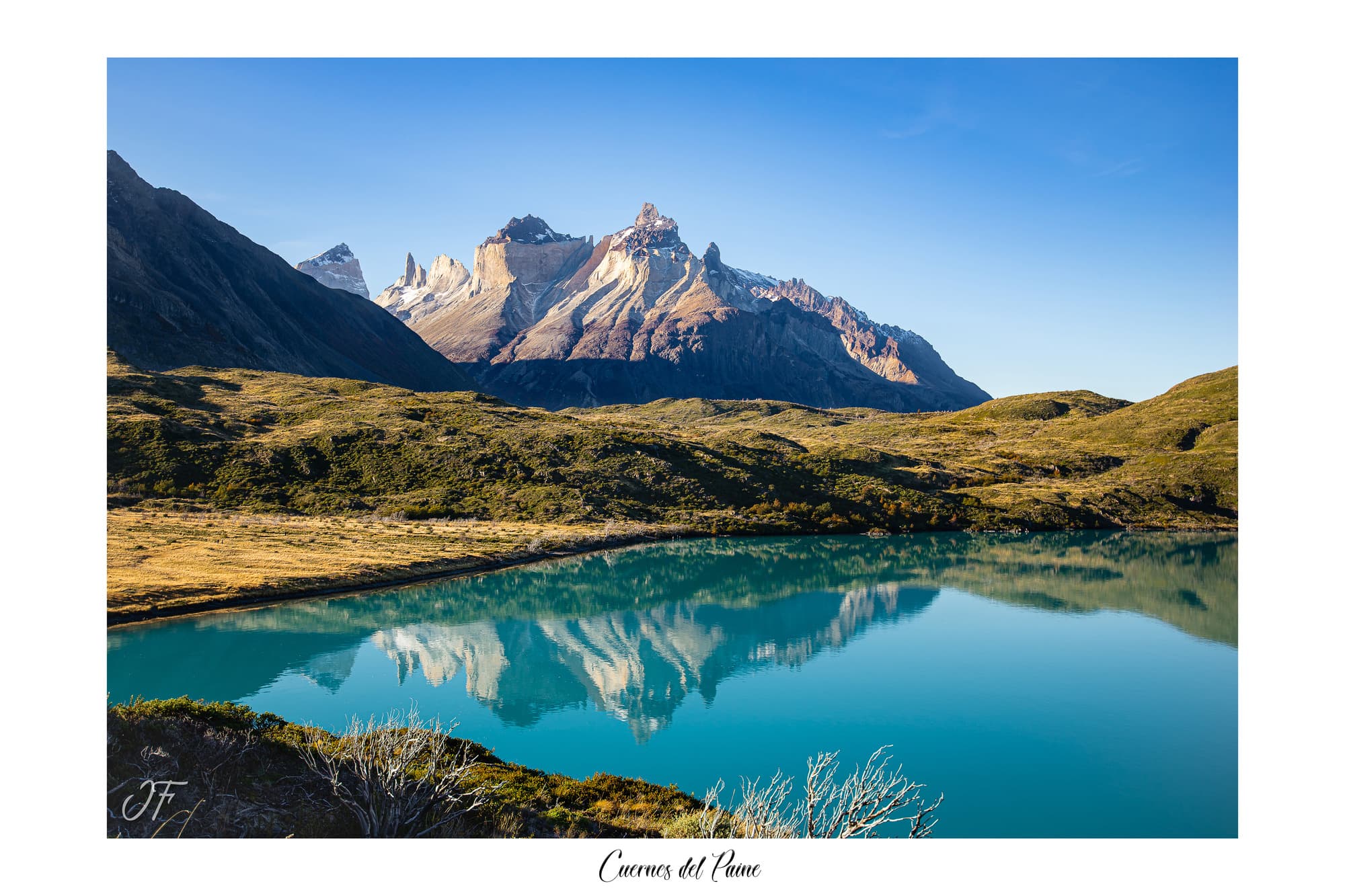 Poster Cuernos del Paine (Chili). Affiches Formats 30x40 cm, 40x60 cm ou 50x70 cm. Impression sur Papier Photo. Décoration murale. Nature. Paysage. Panorama. Montagne.