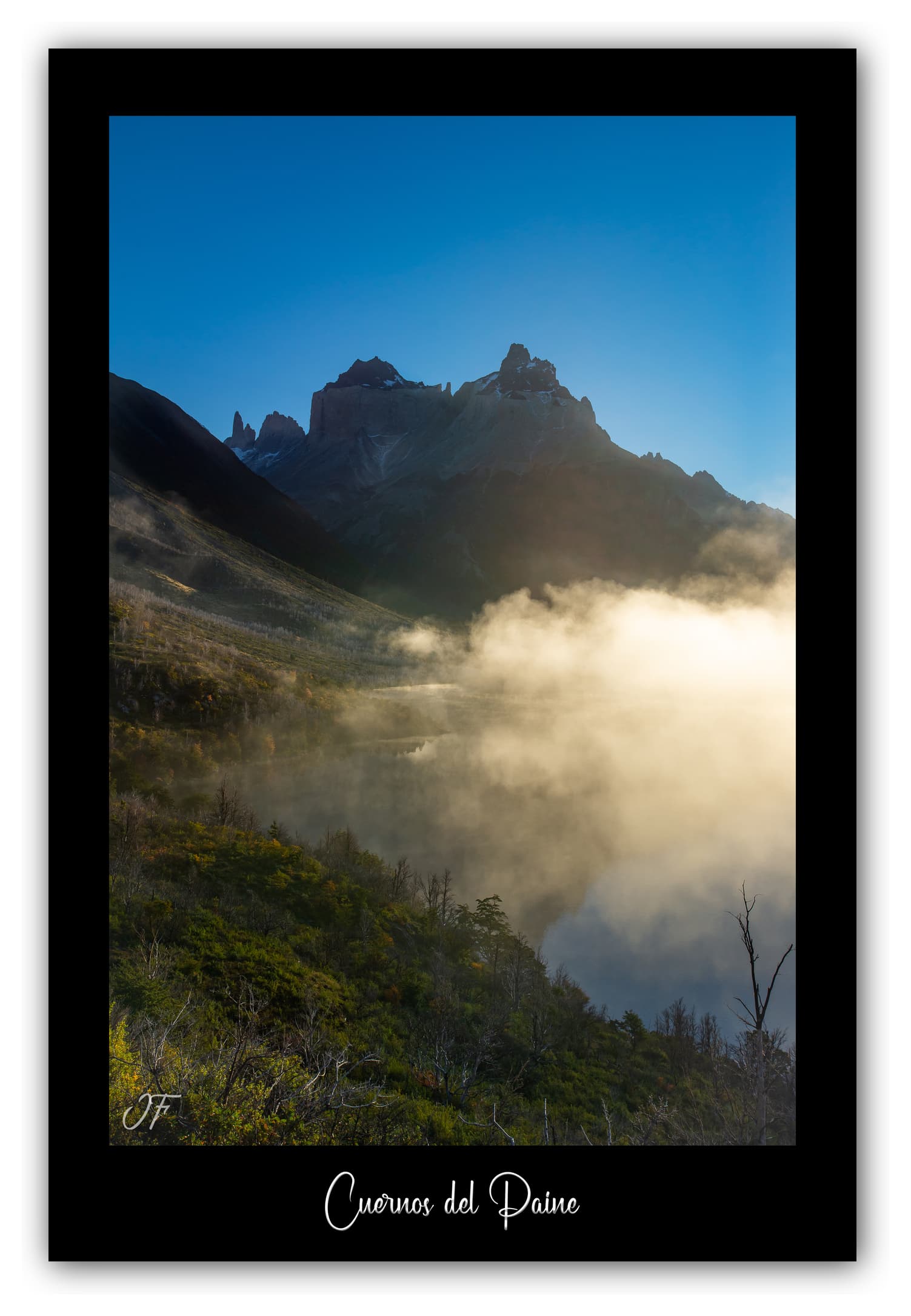 Poster Cuernos del Paine (Chili). Affiches Formats 30x40 cm, 40x60 cm ou 50x70 cm. Impression sur Papier Photo. Décoration murale. Nature. Paysage. Panorama. Montagne.