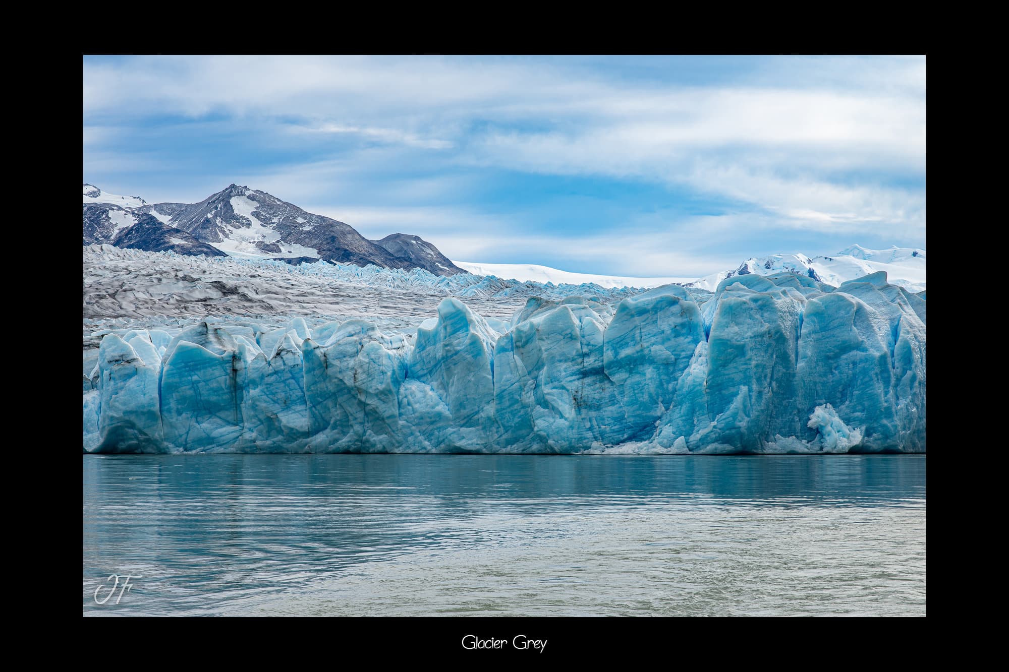 Poster Glacier Grey (Chili). Affiches Formats 330x40 cm, 40x60 cm ou 50x70 cm. Impression sur Papier Photo. Décoration murale. Nature. Paysage. Panorama. Montagne.