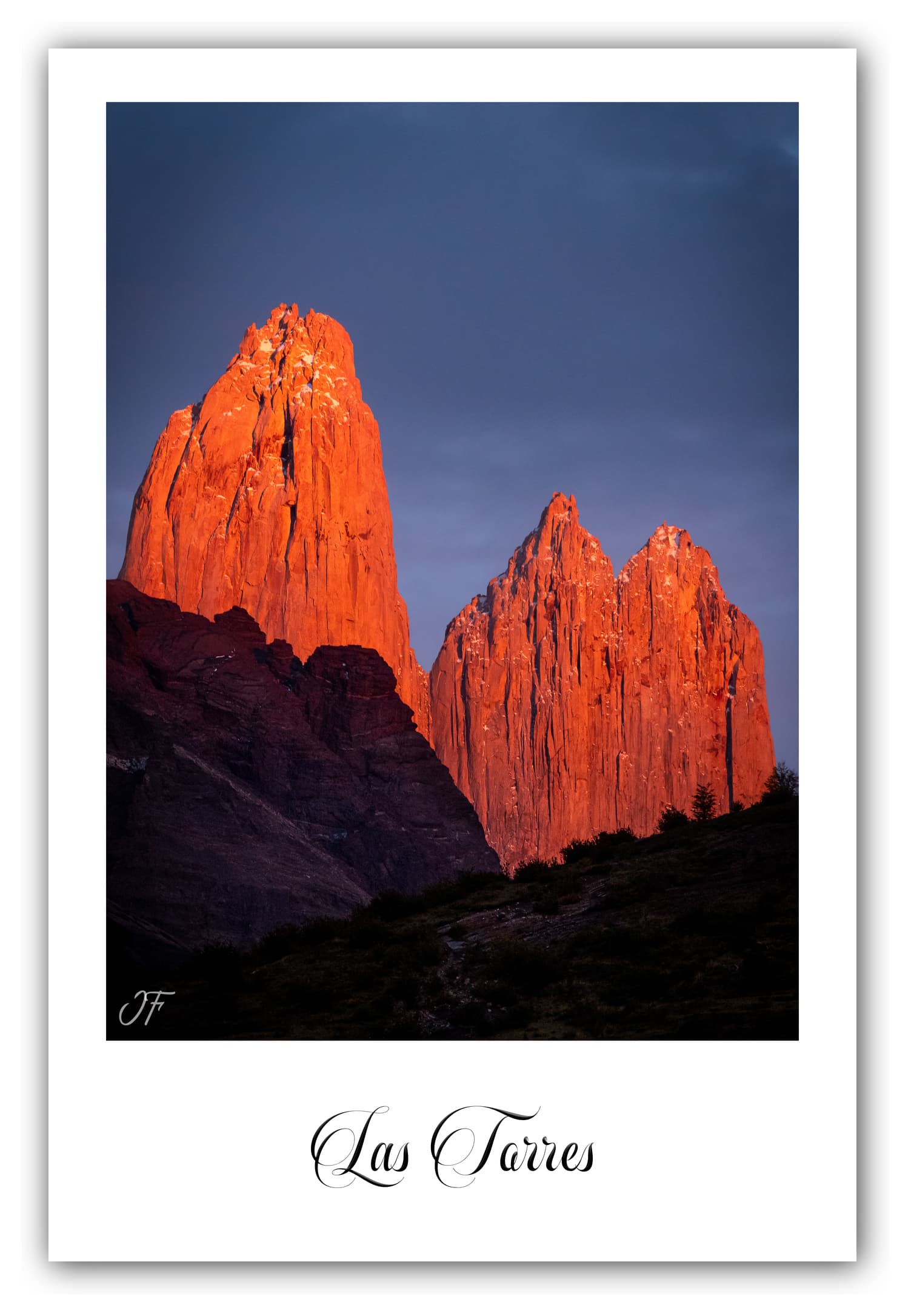 Poster Las Torres (Chili). Affiches Formats 30x40 cm, 40x60 cm ou 50x70 cm. Impression sur Papier Photo. Décoration murale. Nature. Paysage. Panorama. Montagne.