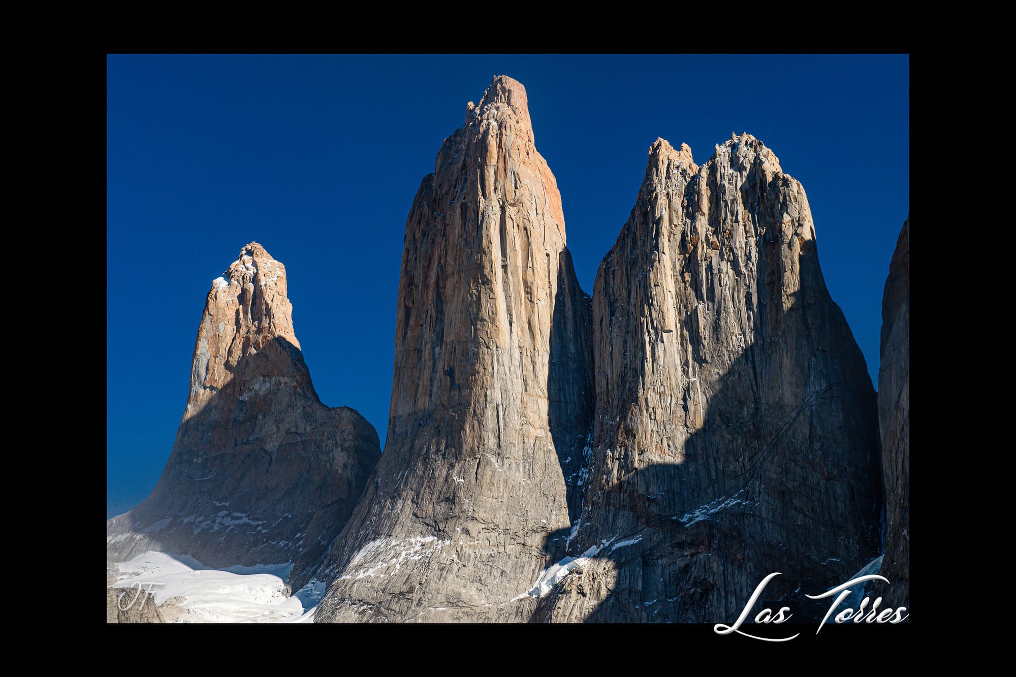 Poster Las Torres (Chili). Affiches Formats 30x40 cm, 40x60 cm ou 50x70 cm. Impression sur Papier Photo. Décoration murale. Nature. Paysage. Panorama. Montagne.