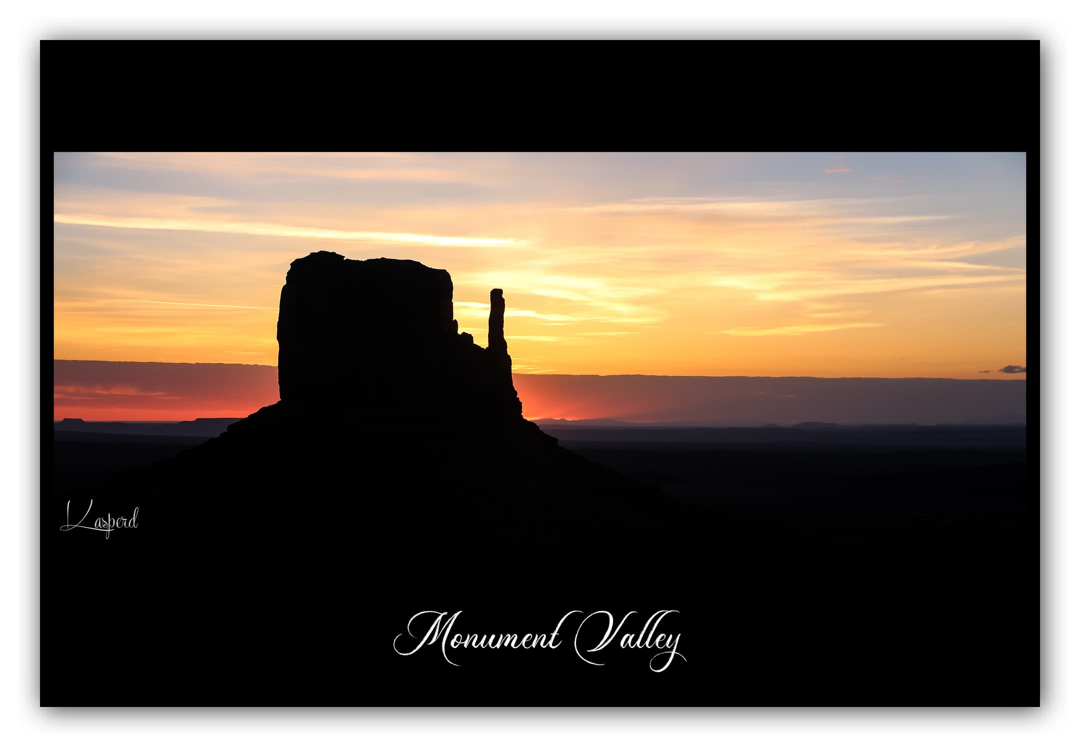Poster Monument Valley - Arizona (États-Unis). Affiches Formats 30x40 cm, 40x60 cm ou 50x70 cm. Impression sur Papier Photo. Décoration murale. Paysage. Ouest Américain. Lever de Soleil. Sunrise.