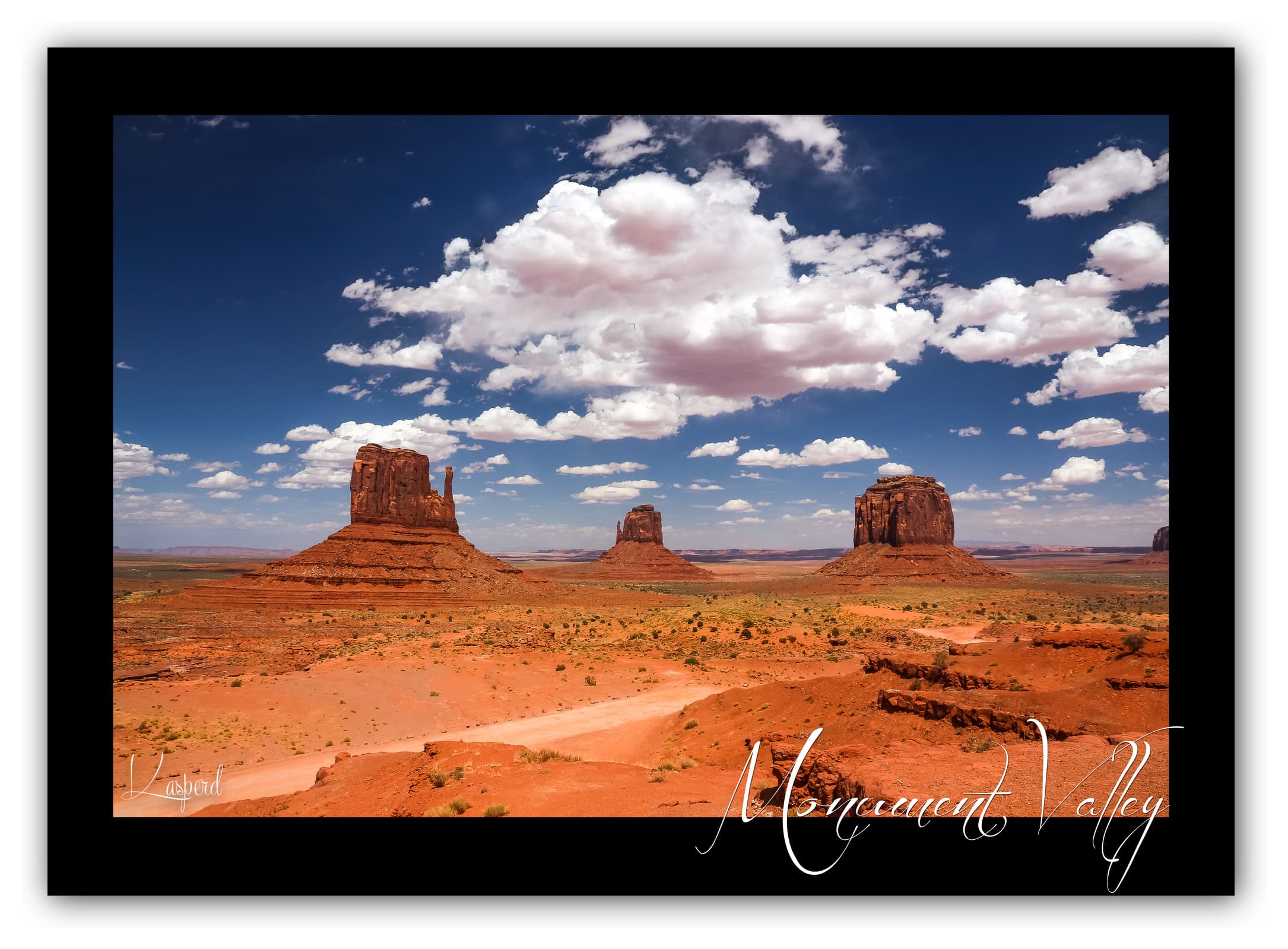 Poster Monument Valley - Arizona (États-Unis). Affiches Formats 30x40 cm, 40x60 cm ou 50x70 cm. Impression sur Papier Photo. Décoration murale. Paysage. Ouest Américain.