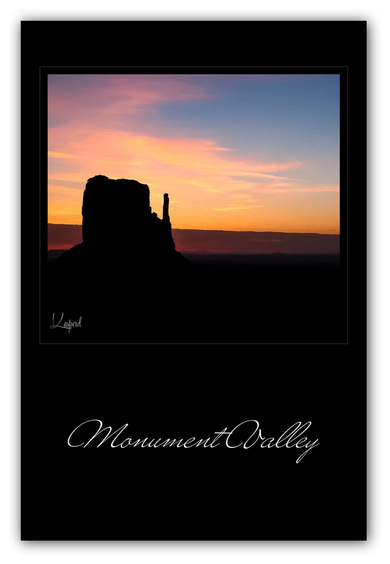 Poster Monument Valley - Arizona (États-Unis). Affiches formats 30x40 cm, 40x60 cm ou 50x70 cm. Impression sur Papier Photo. Décoration murale. Paysage. Ouest Américain. Lever de Soleil. Sunrise.