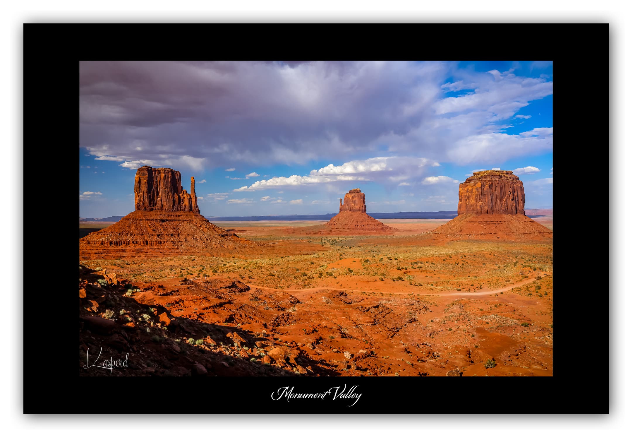 Poster Monument Valley - Arizona (États-Unis). Affiches Formats 30x40 cm, 40x60 cm ou 50x70 cm. Impression sur Papier Photo. Décoration murale. Paysage. Ouest Américain.