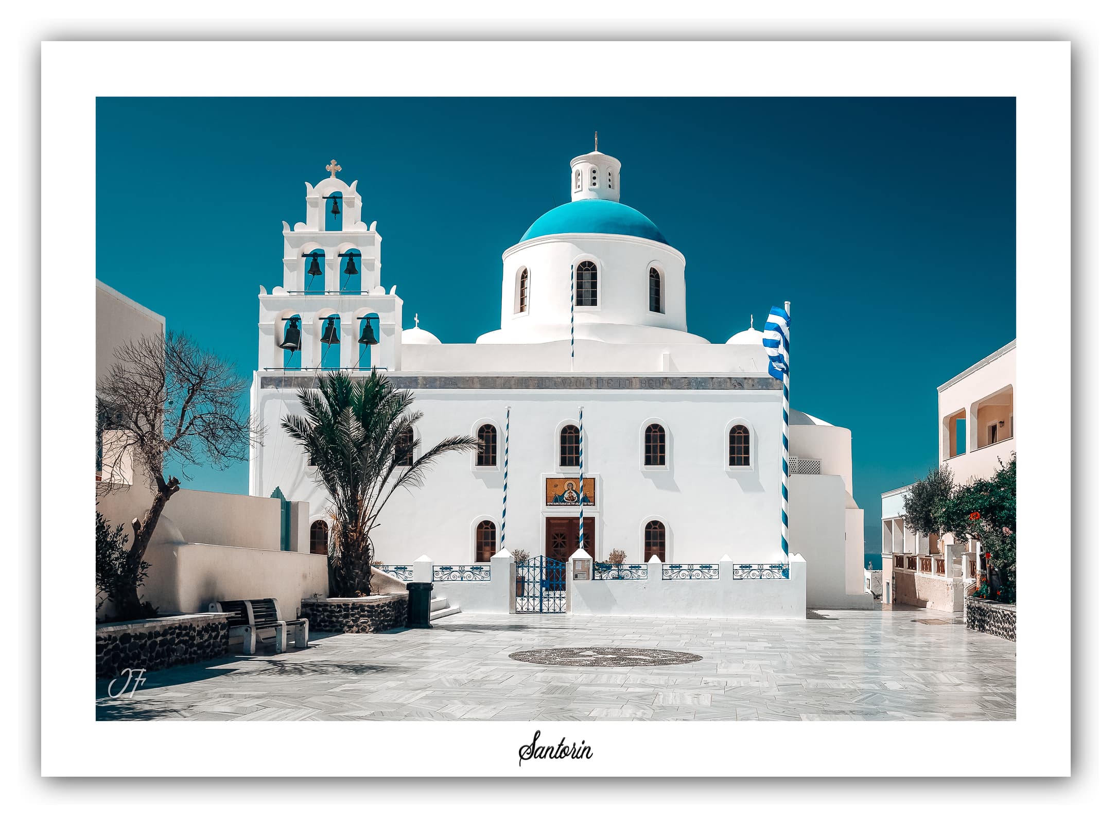 Générique Poster Eglise Panagia Platsani (Santorin - Grèce). Affiches Formats 30x40cm, 40x60 cm ou 50x70 cm. Impression sur Papier Photo. Décoration murale. Architecture. Mer.