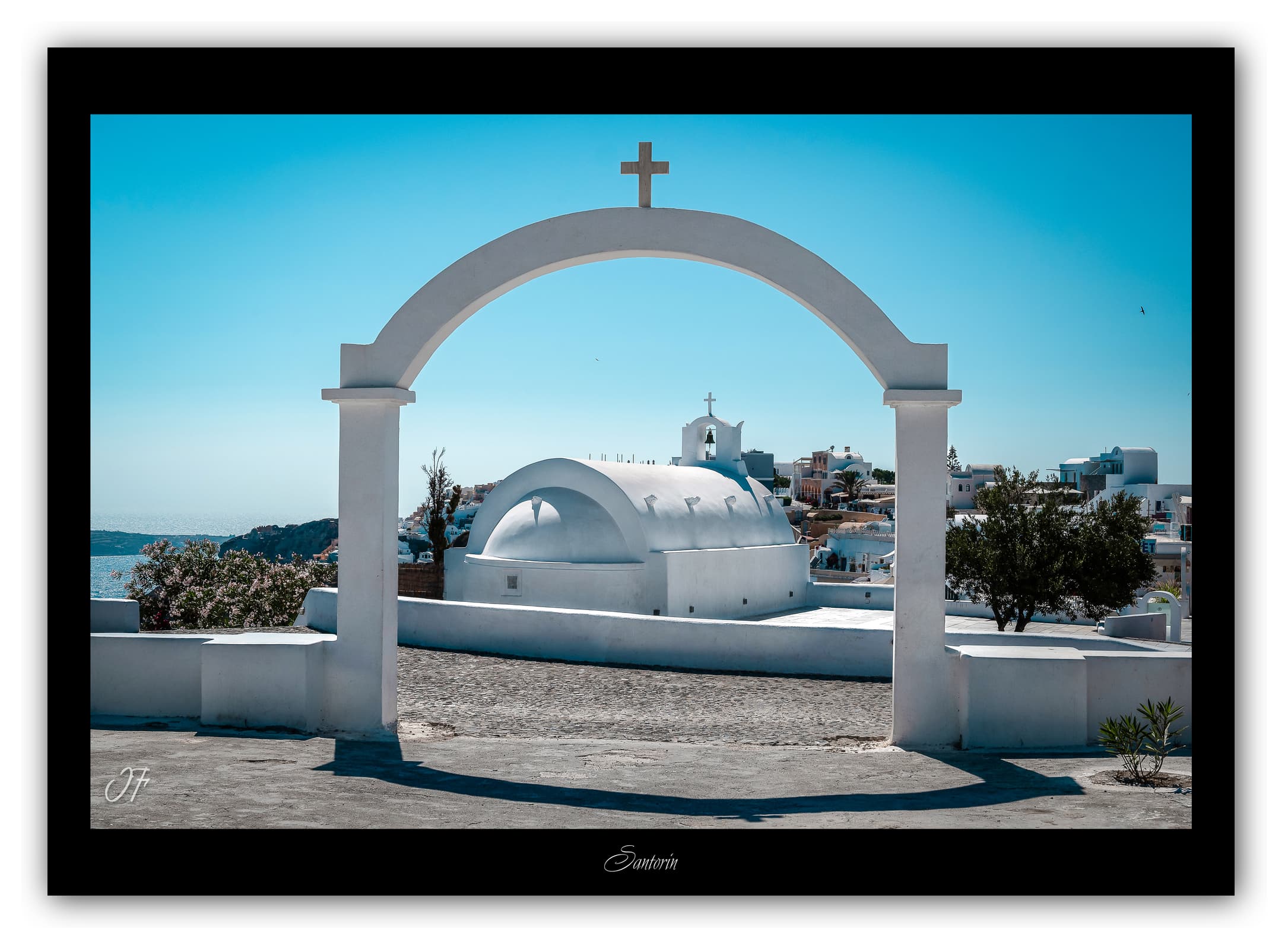 Générique Poster Oia (Santorin - Grèce). Affiches Formats 30x40cm, 40x60 cm ou 50x70 cm. Impression sur Papier Photo. Décoration murale. Architecture. Mer.