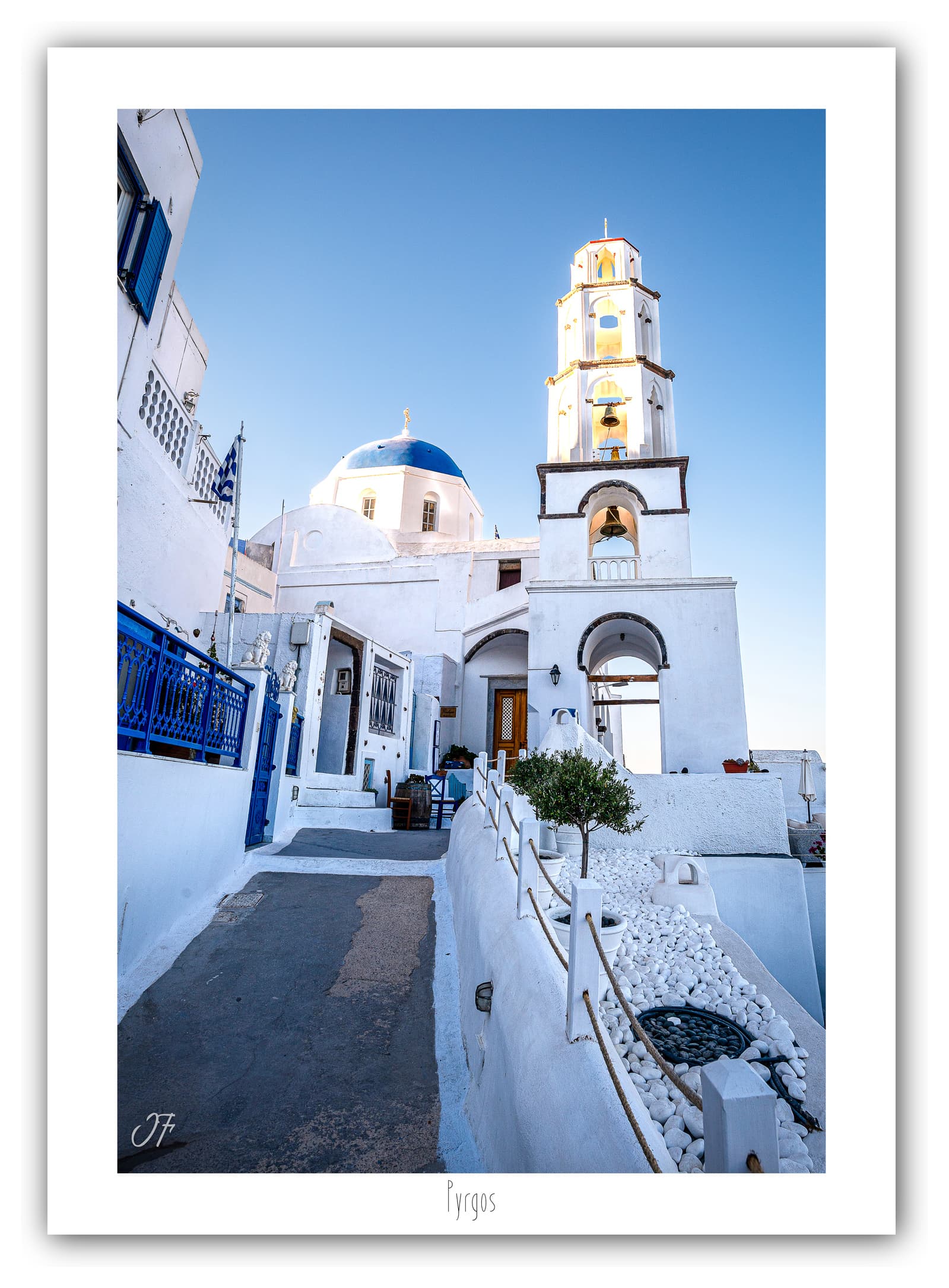 Générique Poster Pyrgos (Les Cyclades - Grèce). Affiches Formats 30x40cm, 40x60 cm ou 50x70 cm. Impression sur Papier Photo. Décoration murale. Architecture. Mer.