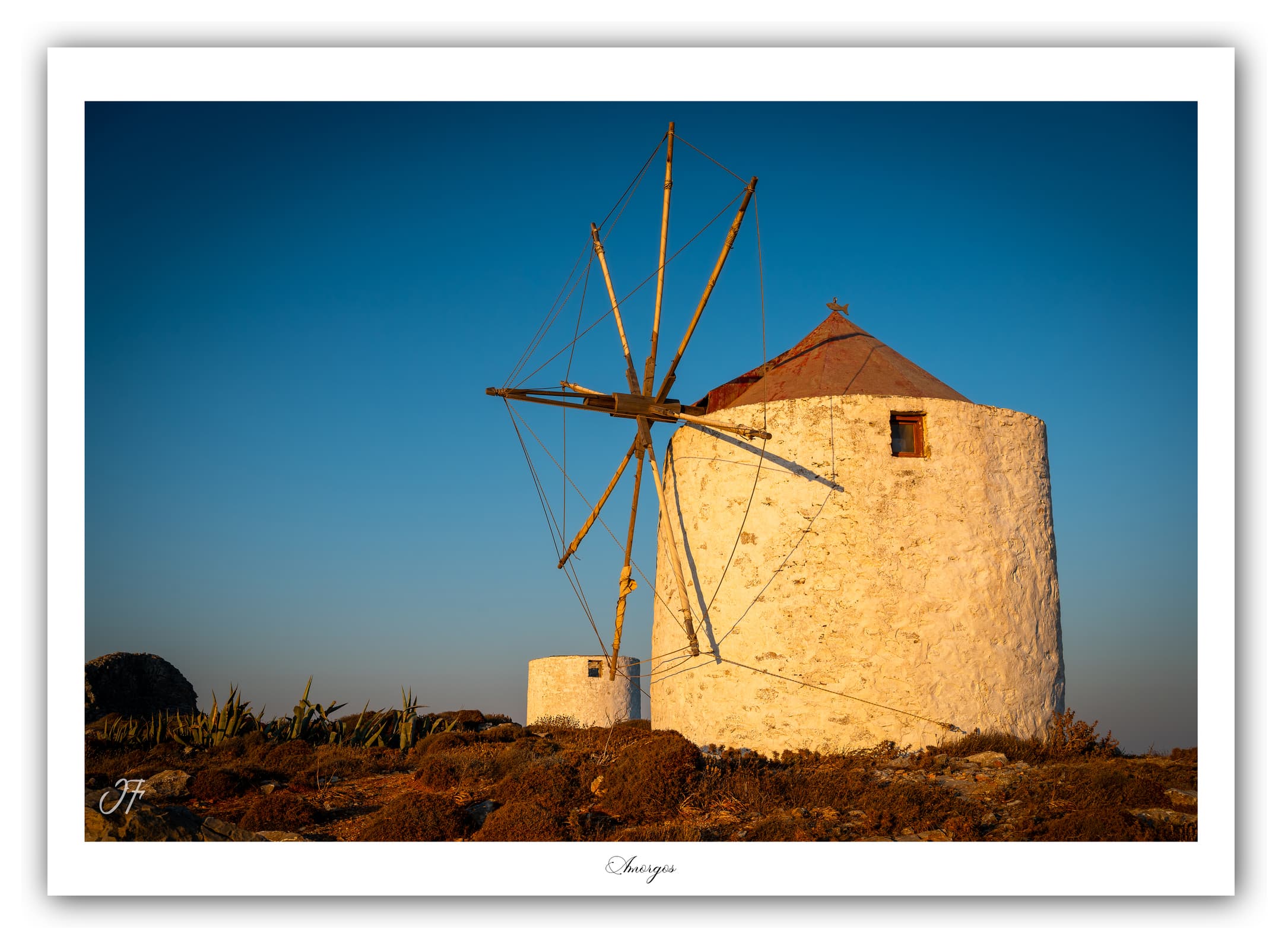 Générique Poster Moulin de Chora (Amorgos - Grèce). Affiches Formats 30x40cm, 40x60 cm ou 50x70 cm. Impression sur Papier Photo. Décoration murale. Architecture. Mer.