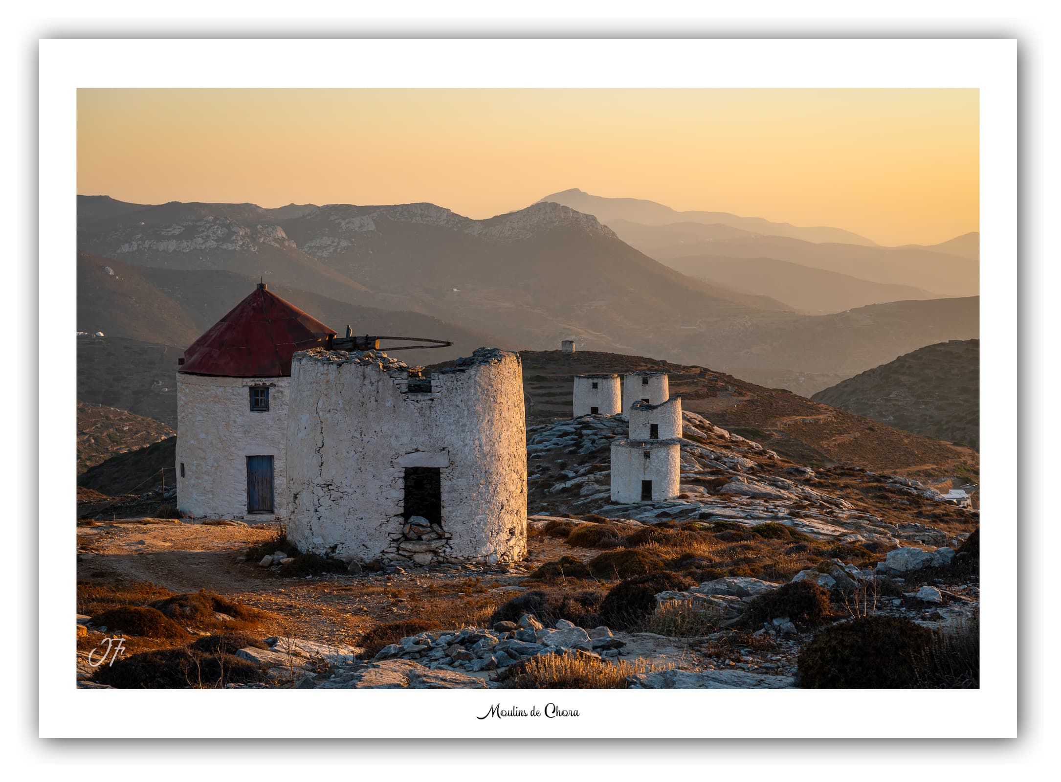 Générique Poster Moulins de Chora (Amorgos - Grèce). Affiches Formats 30x40cm, 40x60 cm ou 50x70 cm. Impression sur Papier Photo. Décoration murale. Architecture. Mer.