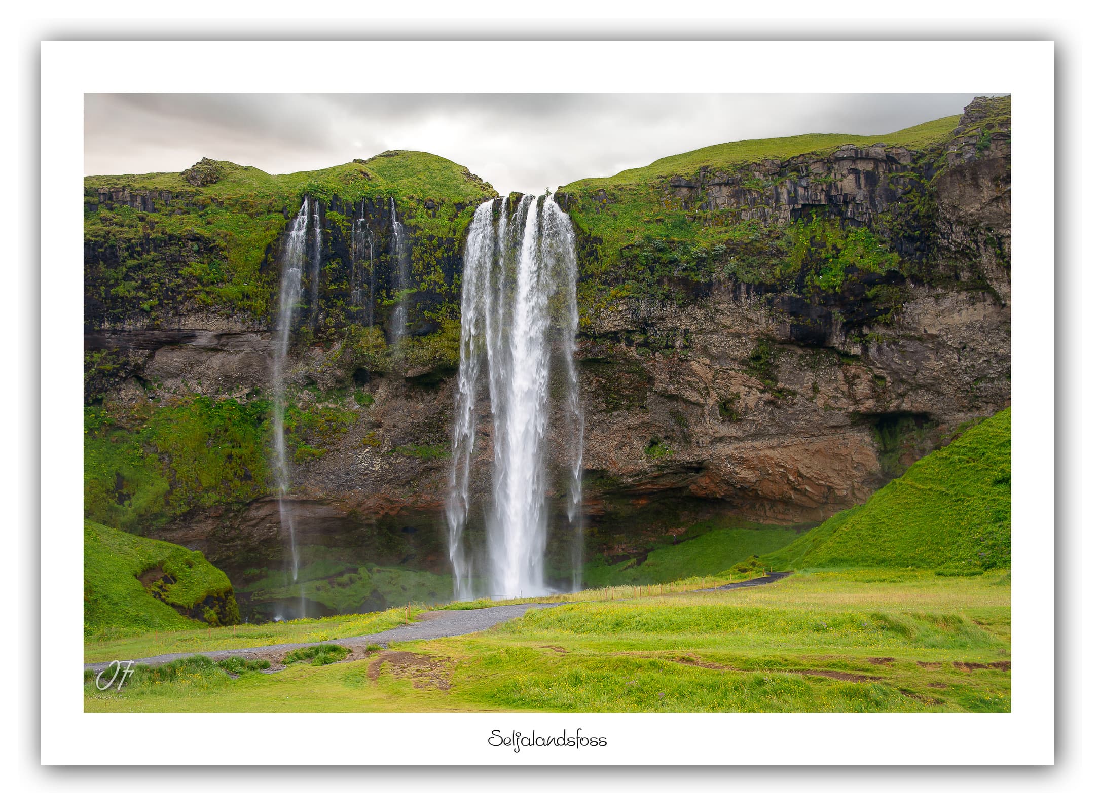 Poster Cascade de Seljalandsfoss (Islande). Affiches Formats 30x40cm, 40x60 cm ou 50x70 cm. Impression sur Papier Photo. Décoration murale. Cascade. Paysage.
