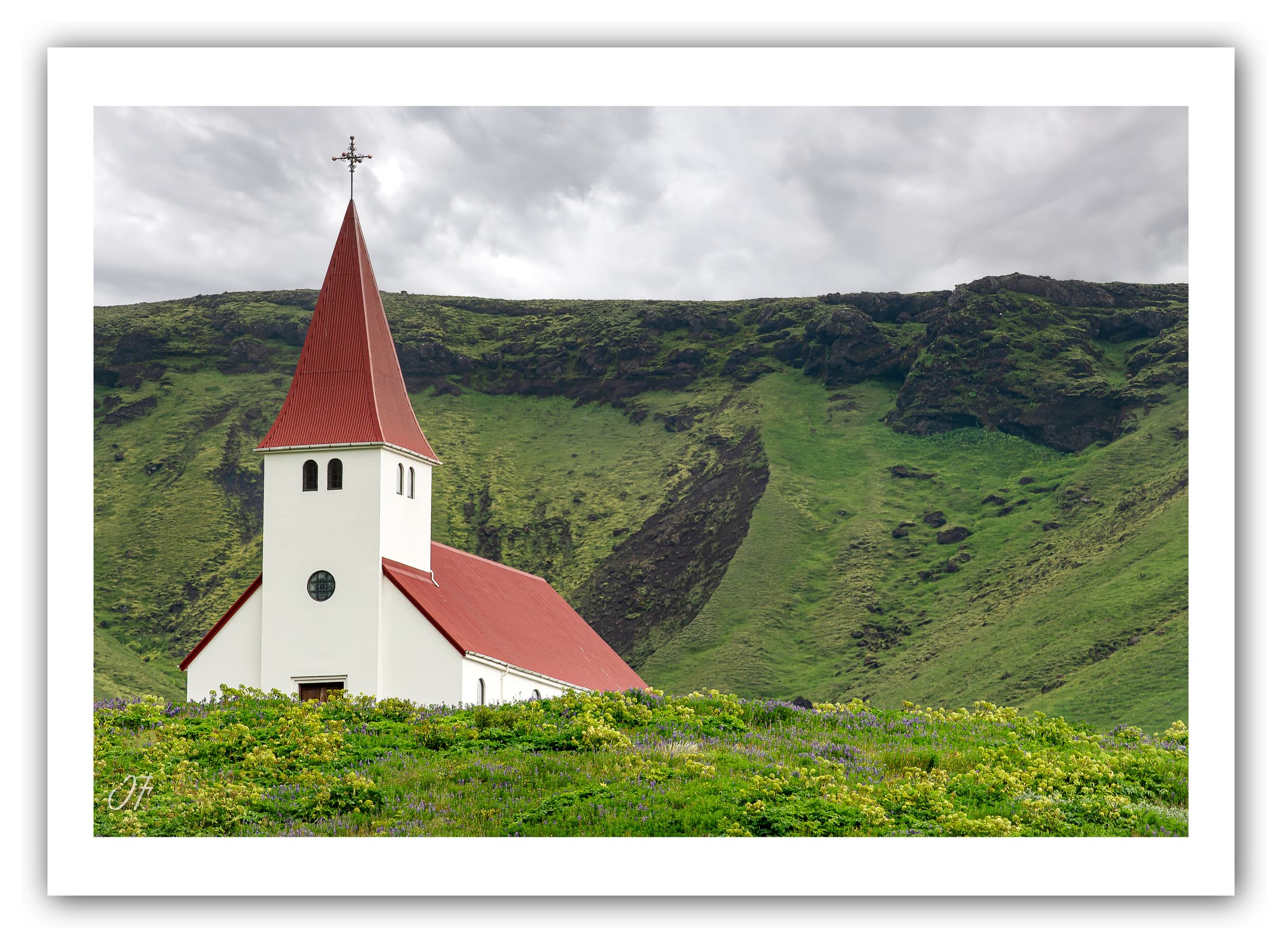 Poster Vik i Myrdal (Islande). Affiches Formats 30x40cm, 40x60 cm ou 50x70 cm. Impression sur Papier Photo. Décoration murale. Eglise. Paysage.