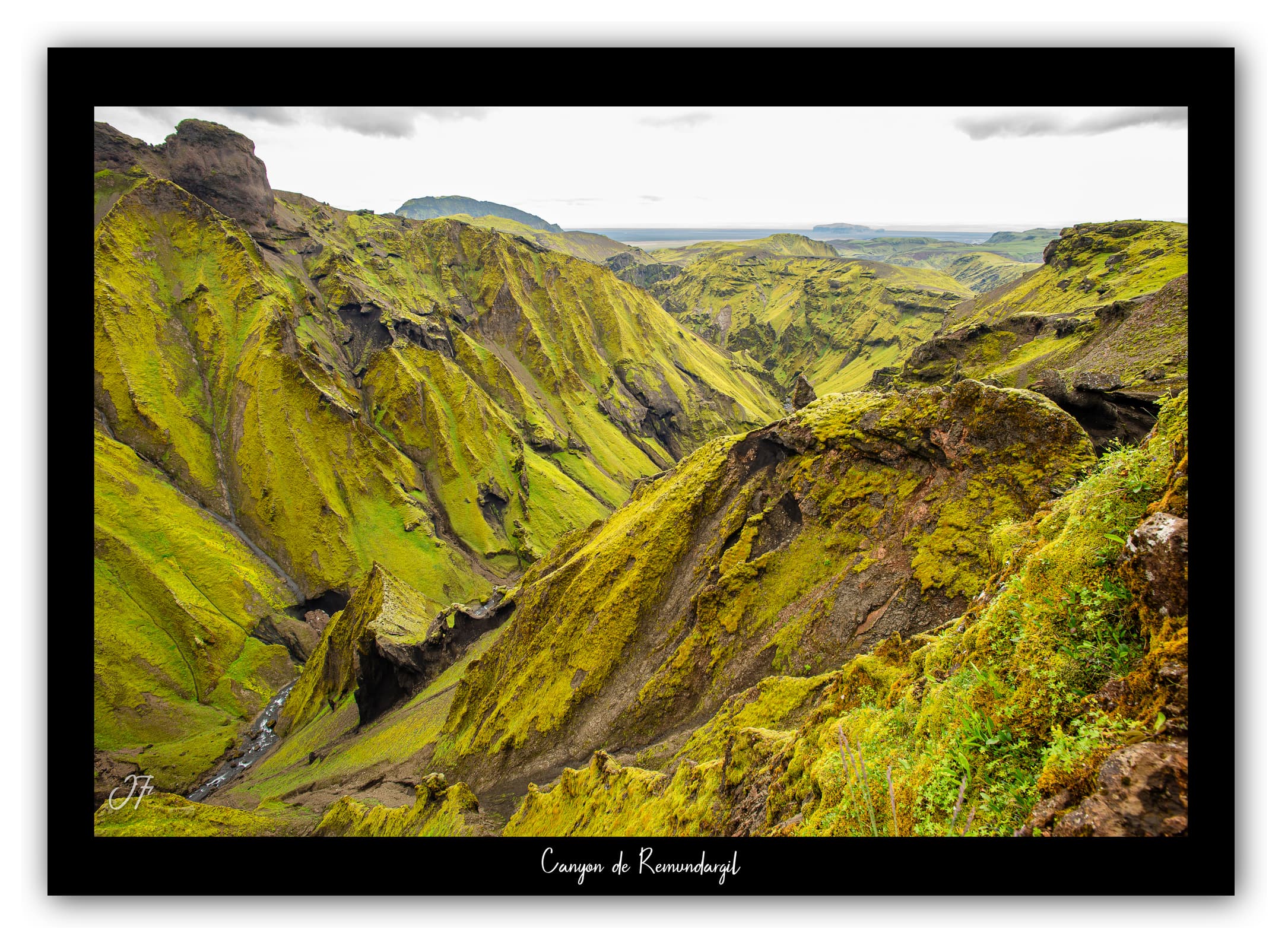Poster Canyon de Remundargil (Islande). Affiches Formats 30x40cm, 40x60 cm ou 50x70 cm. Impression sur Papier Photo. Décoration murale. Montagne. Paysage.