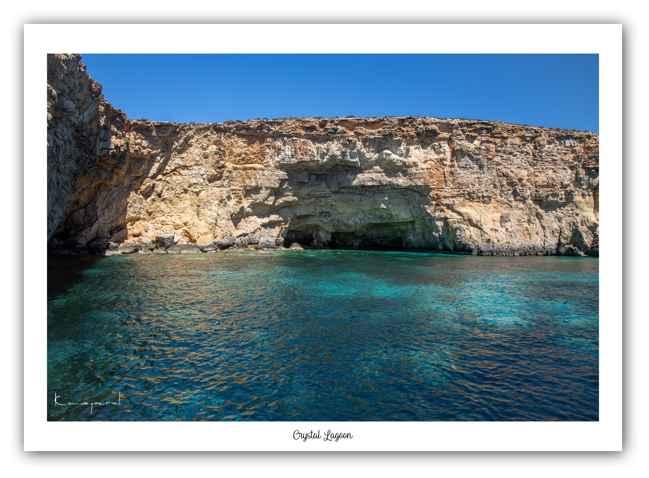 Générique Poster Crystal Lagoon (Comino). Affiches Formats 30x40cm, 40x60 cm ou 50x70 cm. Impression sur Papier Photo. Décoration murale. Paysage. Mer. Îles.