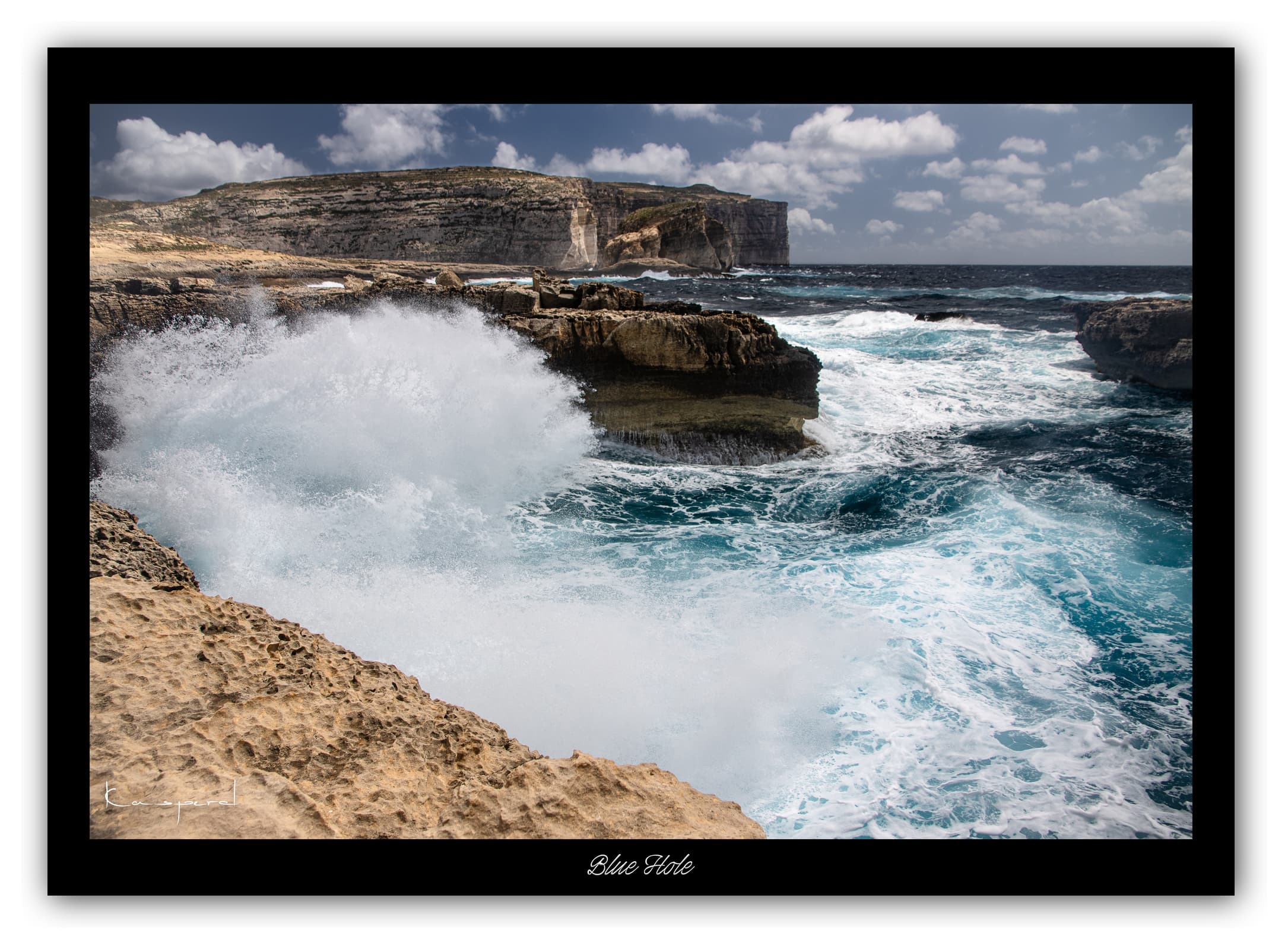 Générique Poster Blue Hole - Gozo (Malte). Affiches Formats 30x40cm, 40x60 cm ou 50x70 cm. Impression sur Papier Photo. Décoration murale. Paysage. Mer. Îles.