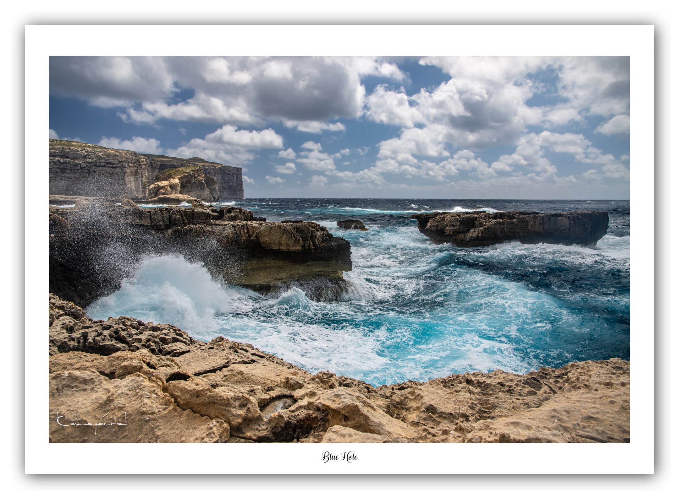 Générique Poster Blue Hole - Gozo (Malte). Affiches Formats 30x40cm, 40x60 cm ou 50x70 cm. Impression sur Papier Photo. Décoration murale. Paysage. Mer. Îles.