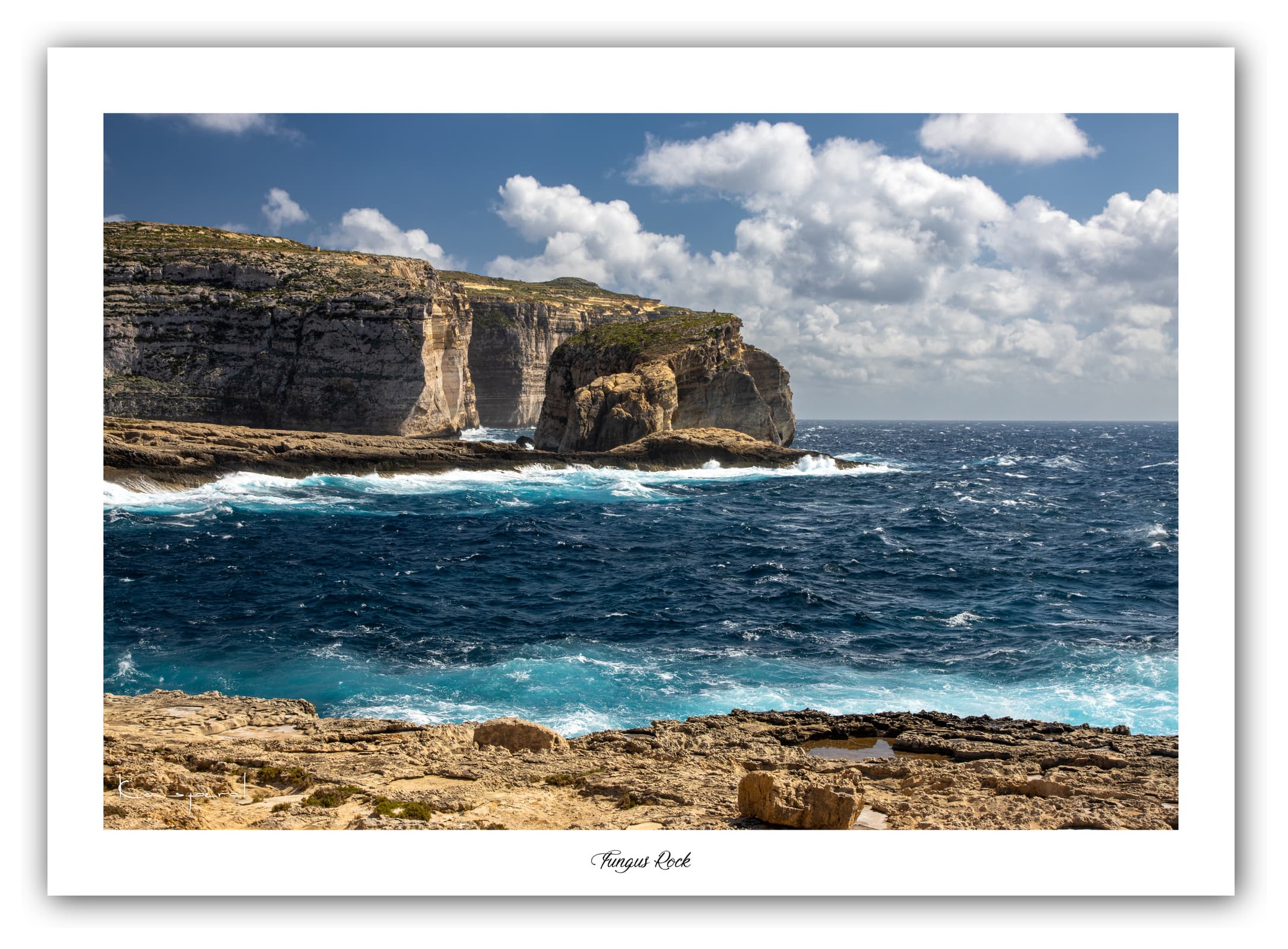 Générique Poster Fungus Rock - Gozo (Malte). Affiches Formats 30x40cm, 40x60 cm ou 50x70 cm. Impression sur Papier Photo. Décoration murale. Paysage. Mer. Îles.