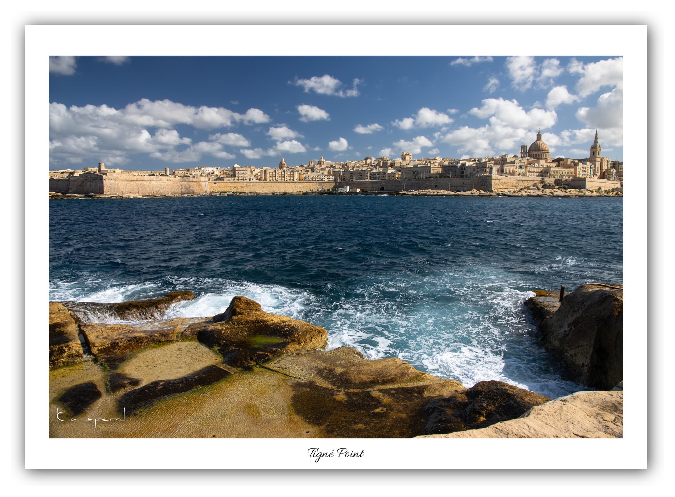 Générique Poster Tigné Point (Malte). Affiches Formats 30x40cm, 40x60 cm ou 50x70 cm. Impression sur Papier Photo. Décoration murale. Architecture. Mer. Îles.