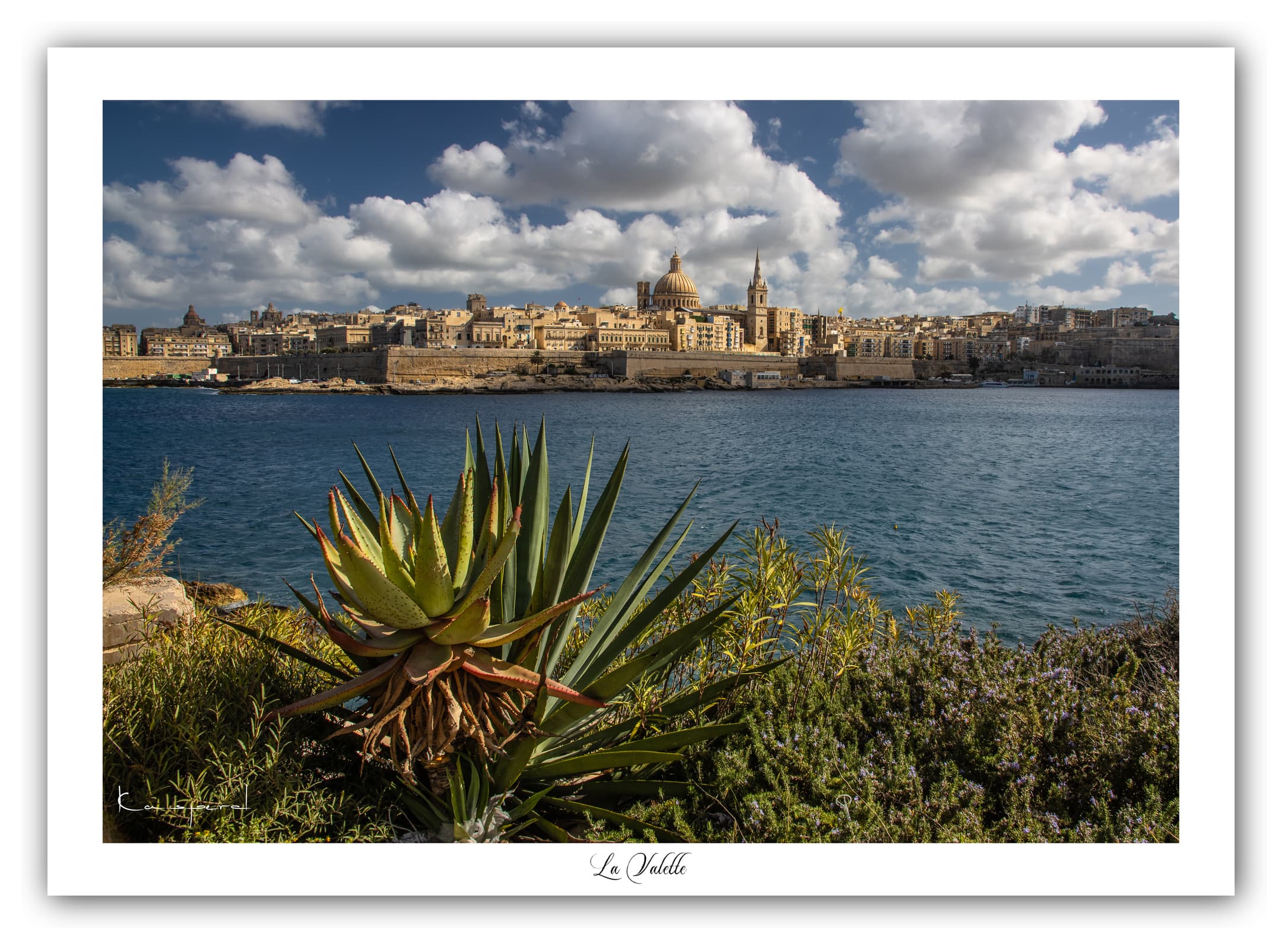 Générique Poster La Valette (Malte) Affiche Formats 30x40cm, 40x60cm ou 50x70cm Impression sur Papier Photo Décoration Murale Architecture Mer Îles
