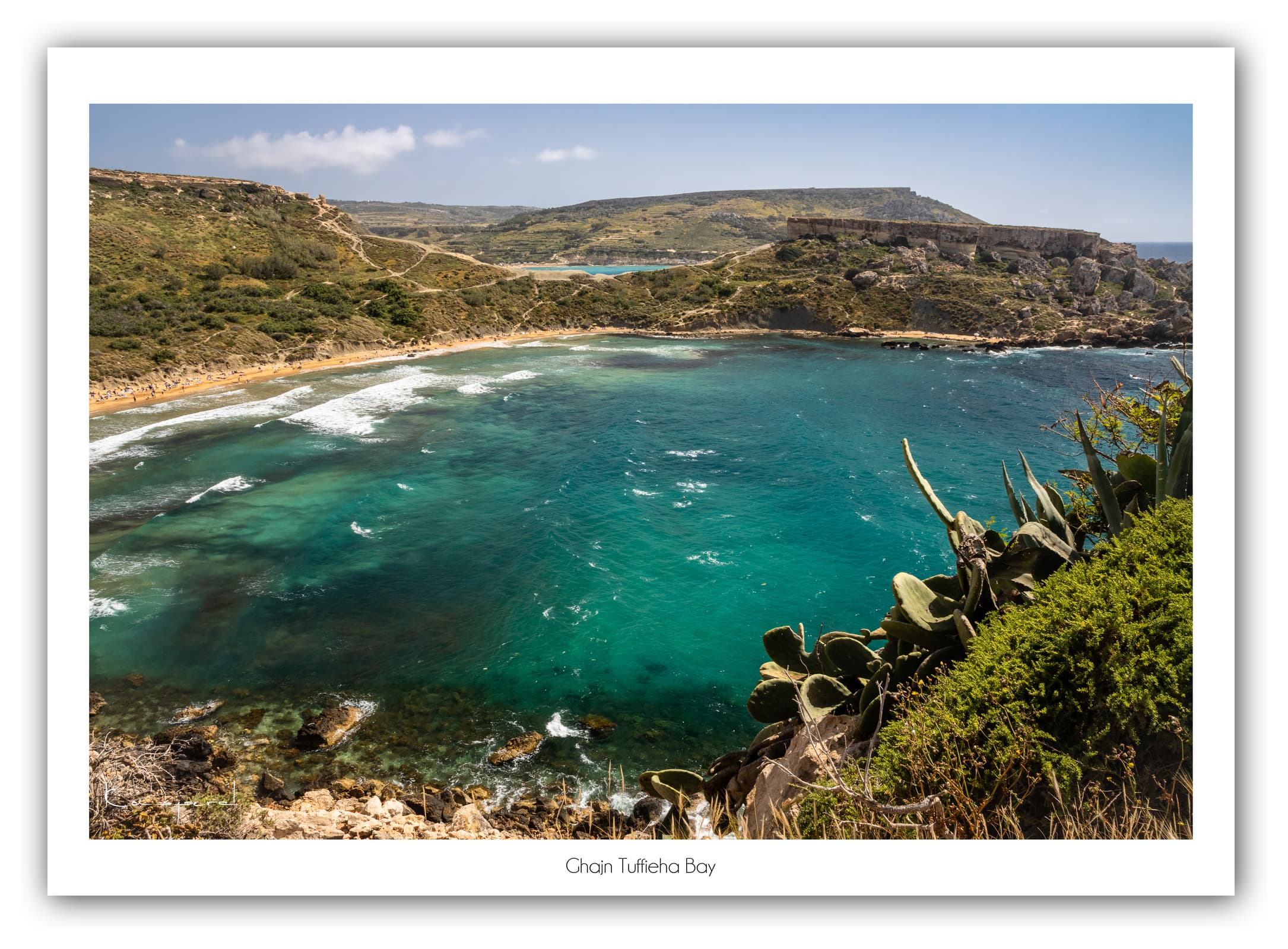 Générique Poster Ghajn Tuffieha Bay (Malte). Affiches Formats 30x40cm, 40x60 cm ou 50x70 cm. Impression sur Papier Photo. Décoration murale. Paysage. Mer. Îles.