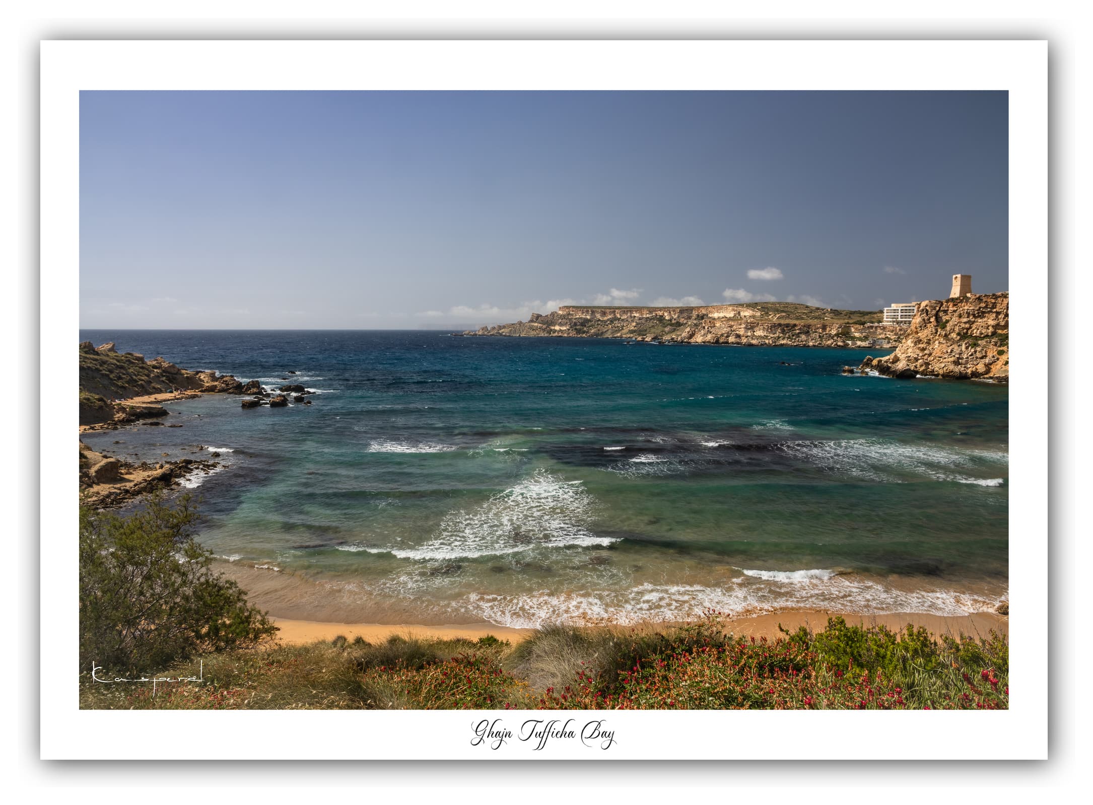 Générique Poster Baie de Ghajn Tuffieha (Malte). Affiches Formats 30x40cm, 40x60 cm ou 50x70 cm. Impression sur Papier Photo. Décoration murale. Paysage. Mer. Îles.